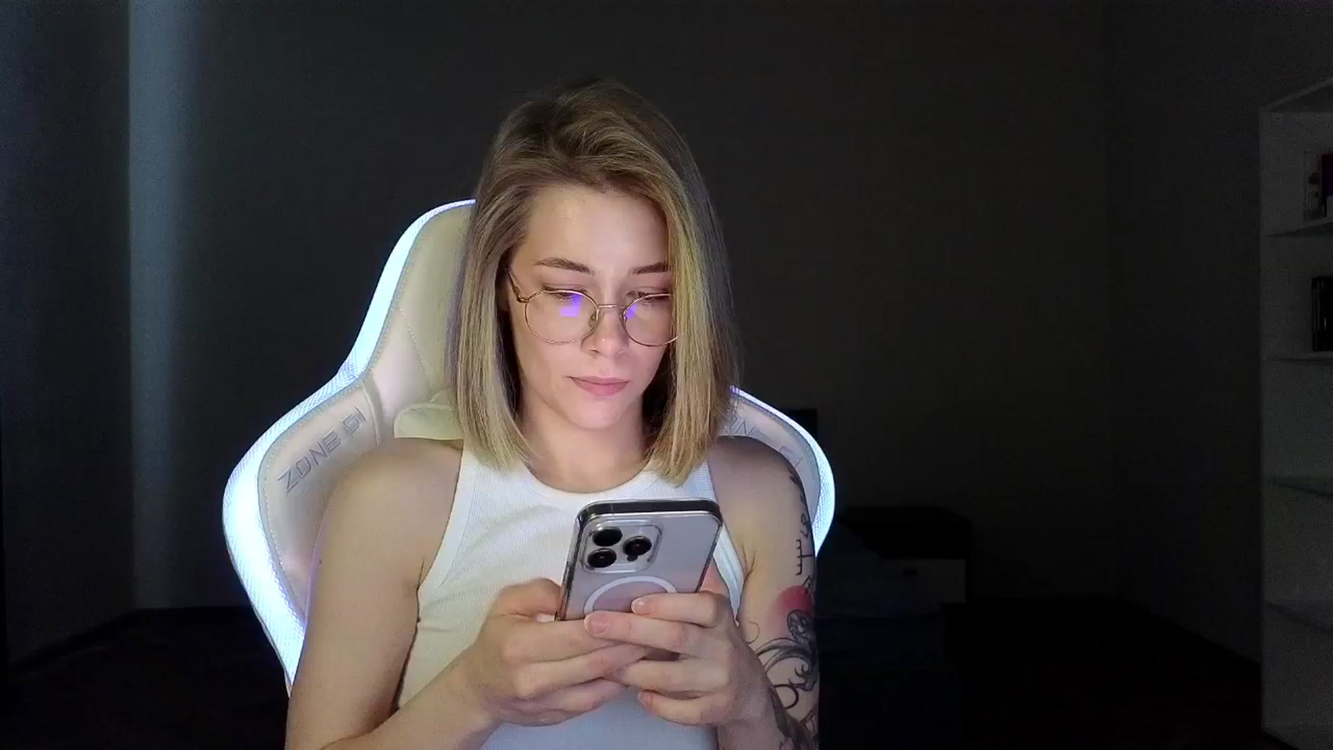Gallery image thumbnail from KeepSpark's myfreecams stream on, 04/07/2025, 06:06 image 17 of 20