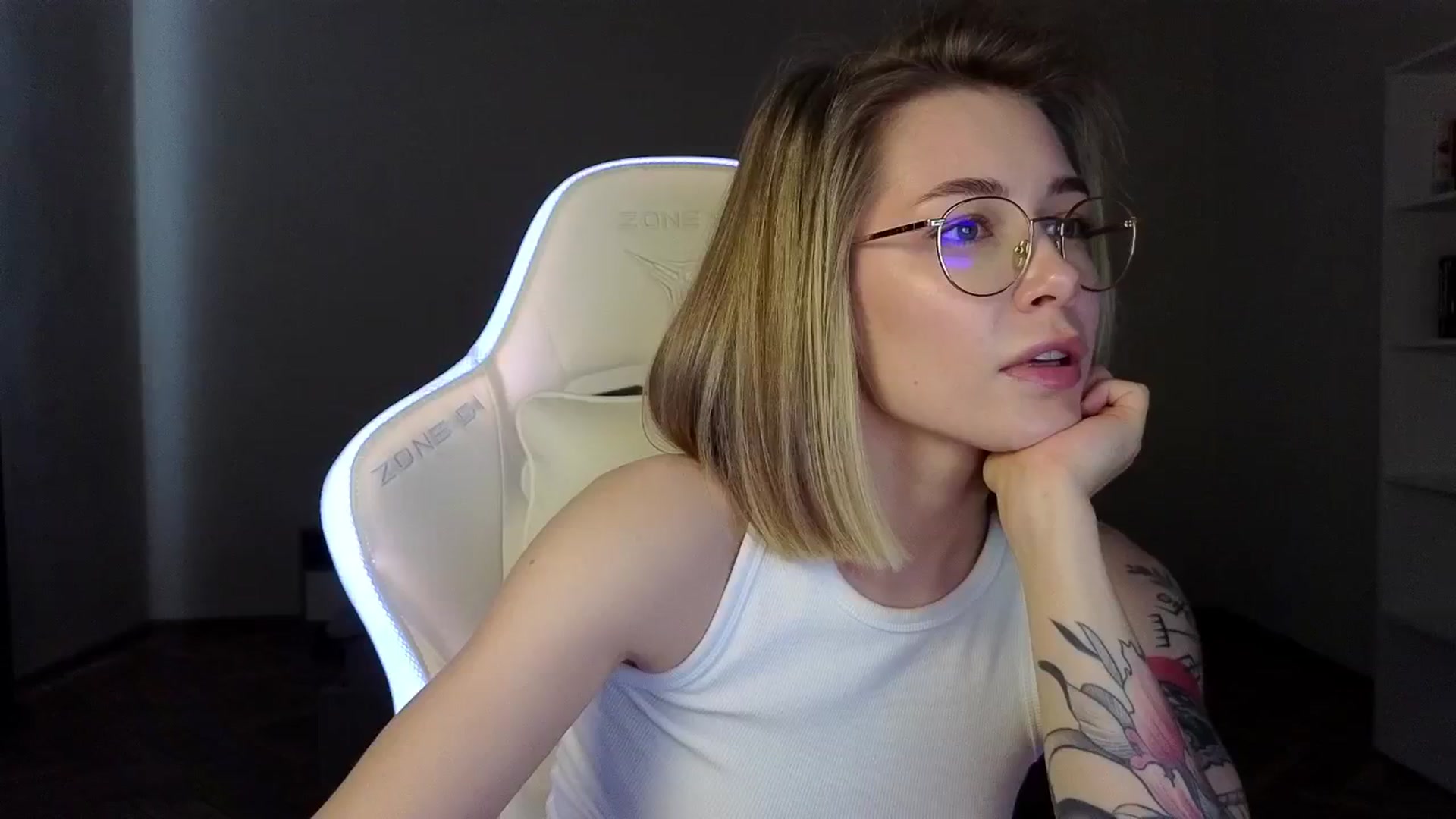 Gallery image thumbnail from KeepSpark's myfreecams stream on, 04/07/2025, 07:11 image 10 of 20