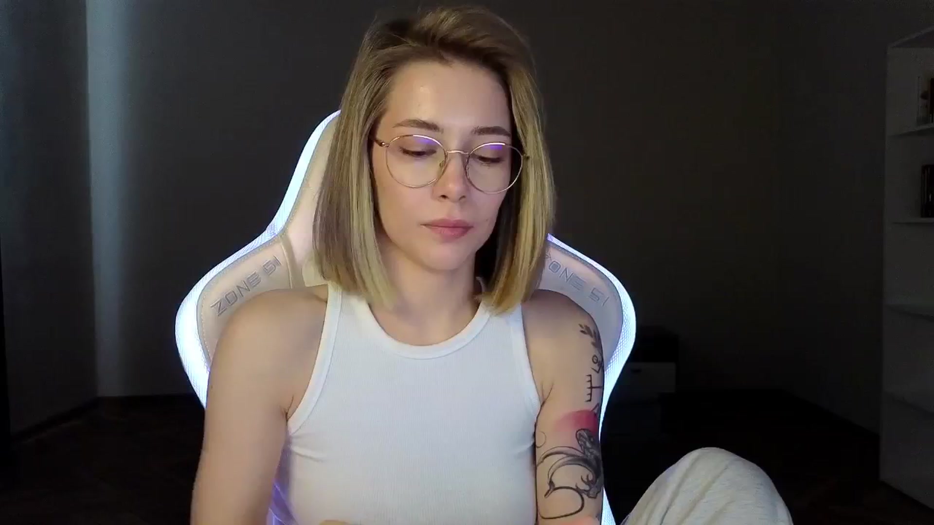 Gallery image thumbnail from KeepSpark's myfreecams stream on, 04/07/2025, 07:11 image 13 of 20