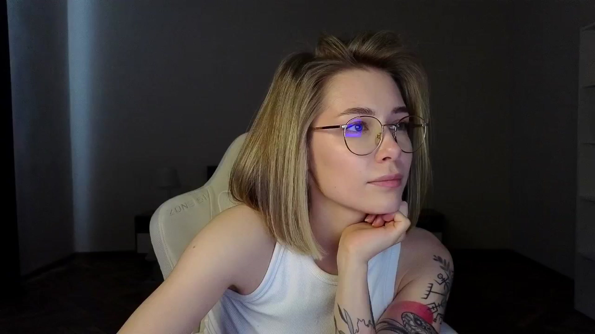 Gallery image thumbnail from KeepSpark's myfreecams stream on, 04/07/2025, 08:04 image 18 of 20