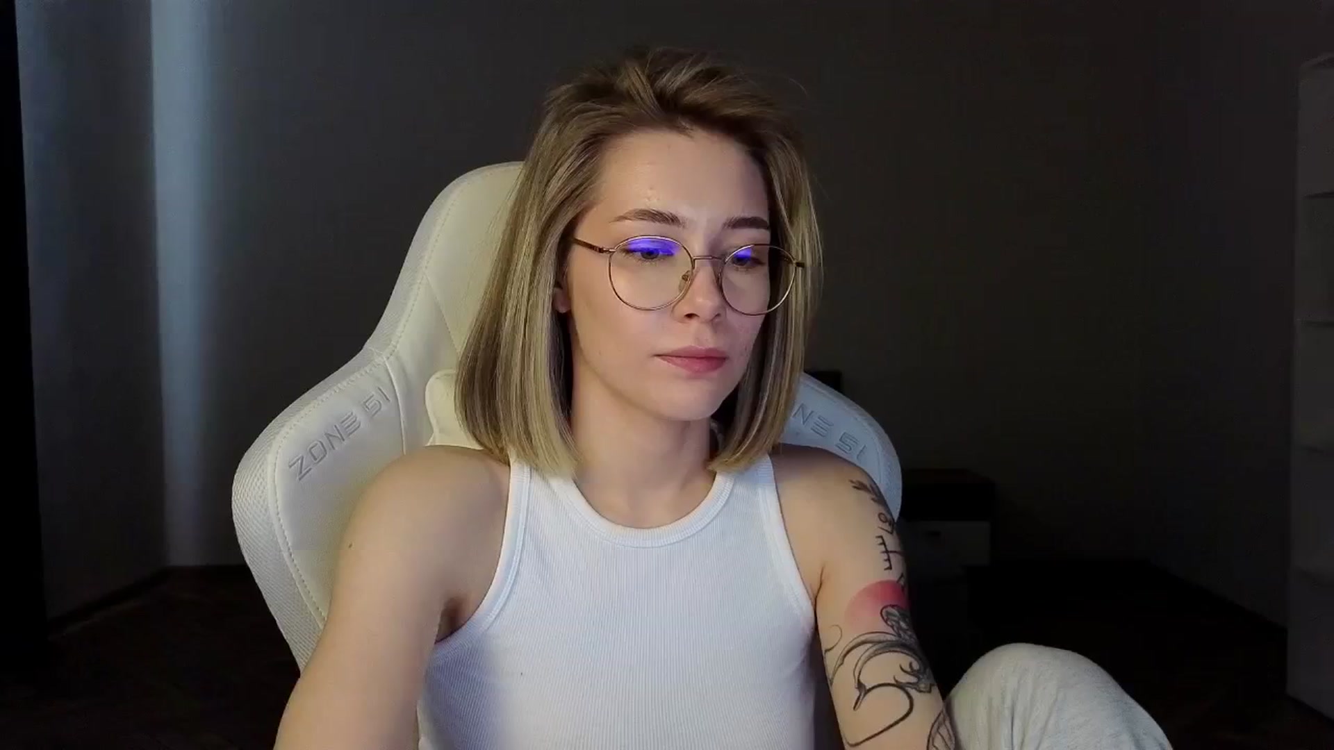 Gallery image thumbnail from KeepSpark's myfreecams stream on, 04/07/2025, 08:04 image 10 of 20