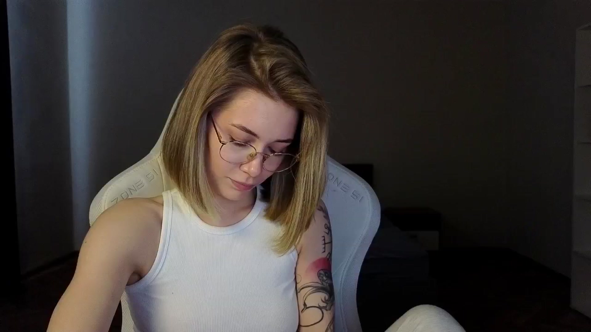 Gallery image thumbnail from KeepSpark's myfreecams stream on, 04/07/2025, 08:04 image 15 of 20