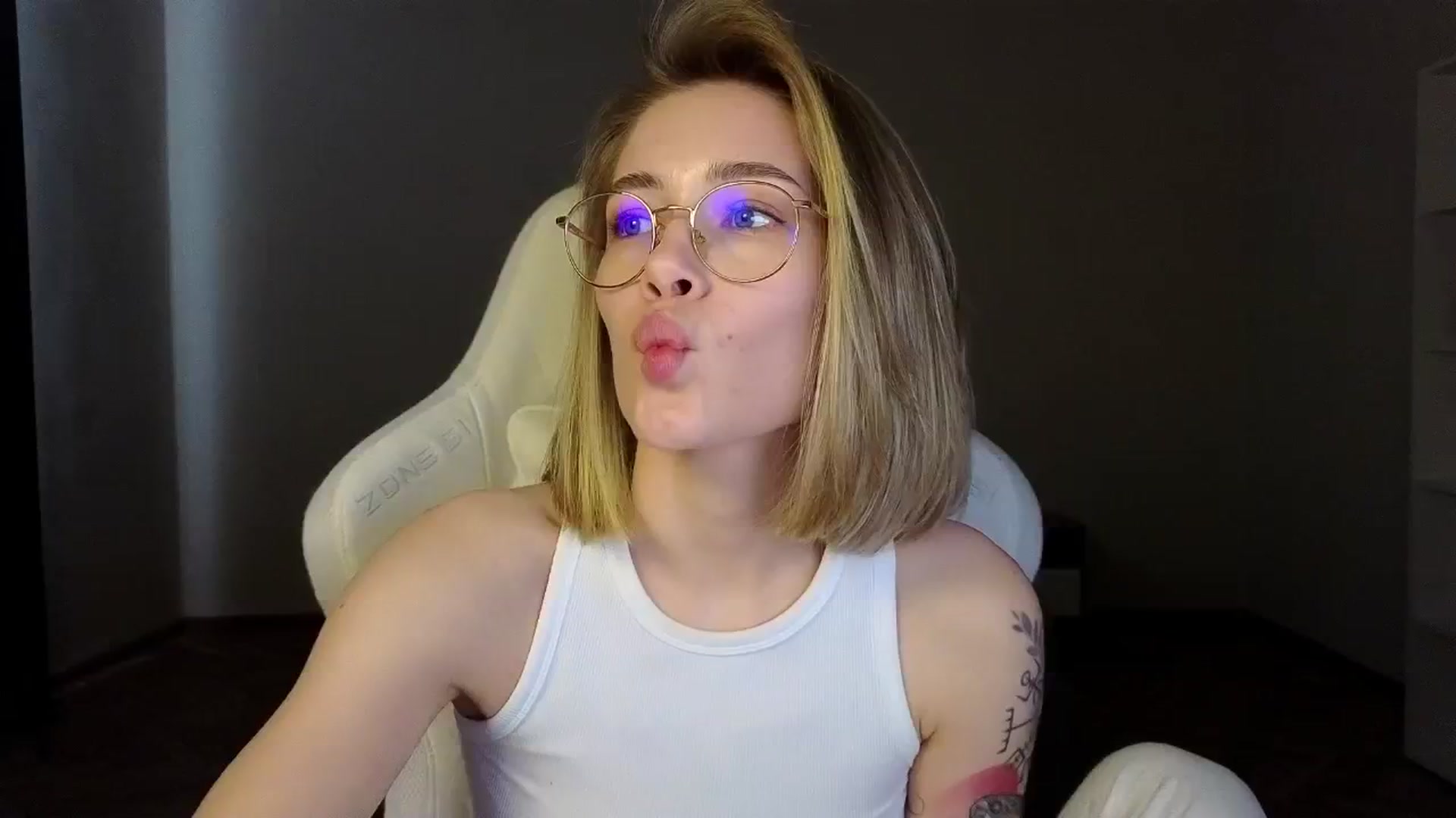 Gallery image thumbnail from KeepSpark's myfreecams stream on, 04/07/2025, 08:04 image 4 of 20