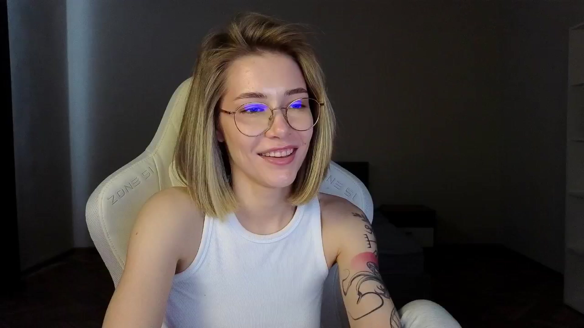 Gallery image thumbnail from KeepSpark's myfreecams stream on, 04/07/2025, 08:04 image 14 of 20