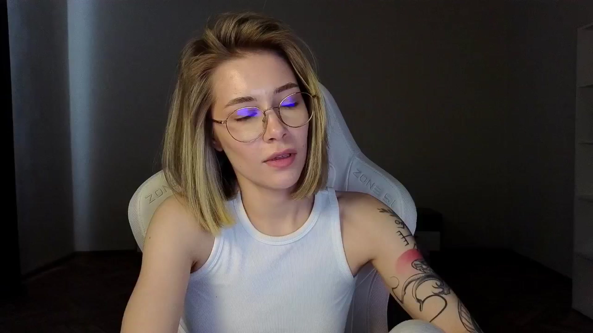 Gallery image thumbnail from KeepSpark's myfreecams stream on, 04/07/2025, 08:04 image 11 of 20