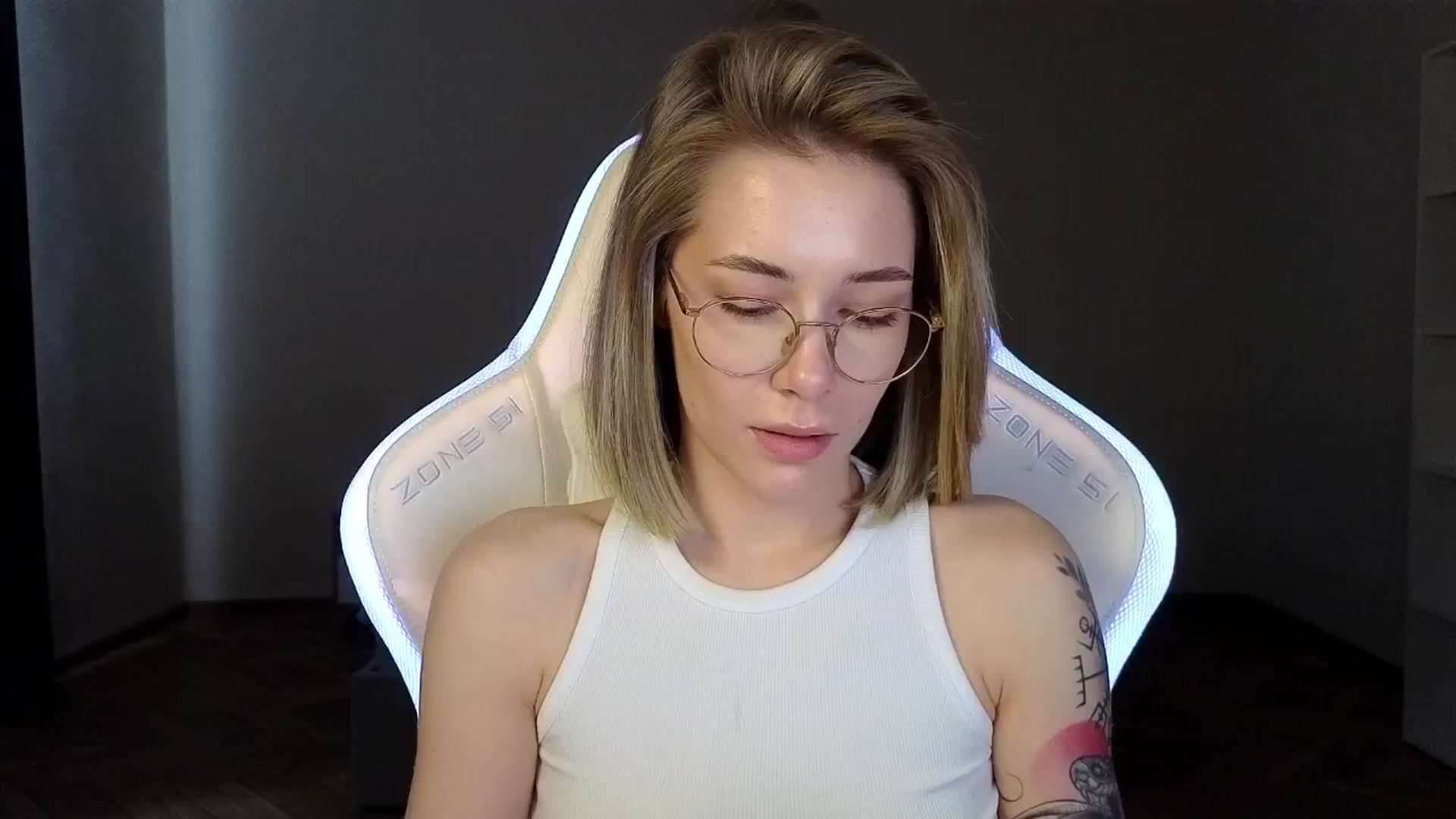 Gallery image thumbnail from KeepSpark's myfreecams stream on, 04/07/2025, 09:21 image 14 of 20