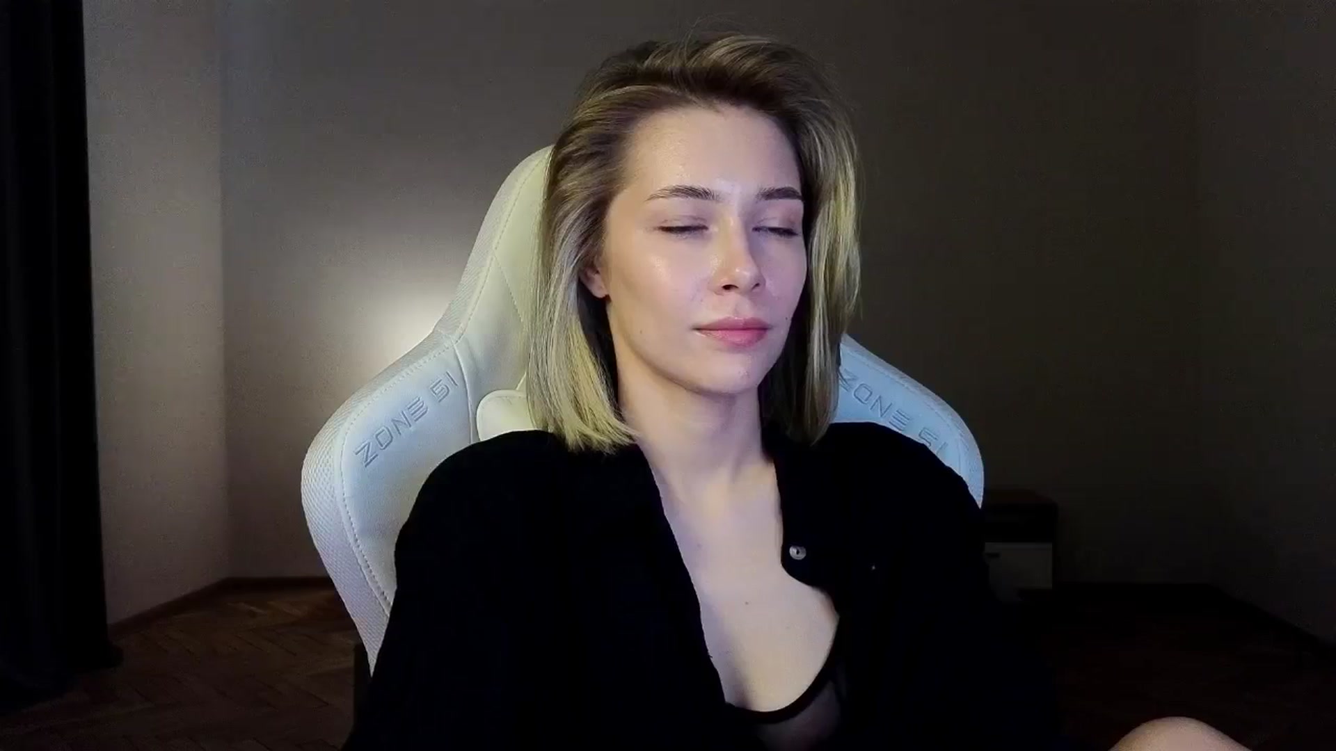 Gallery image thumbnail from KeepSpark's myfreecams stream on, 04/09/2025, 04:49 image 6 of 20