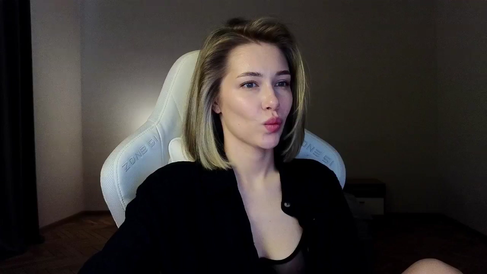 Gallery image thumbnail from KeepSpark's myfreecams stream on, 04/09/2025, 04:49 image 19 of 20