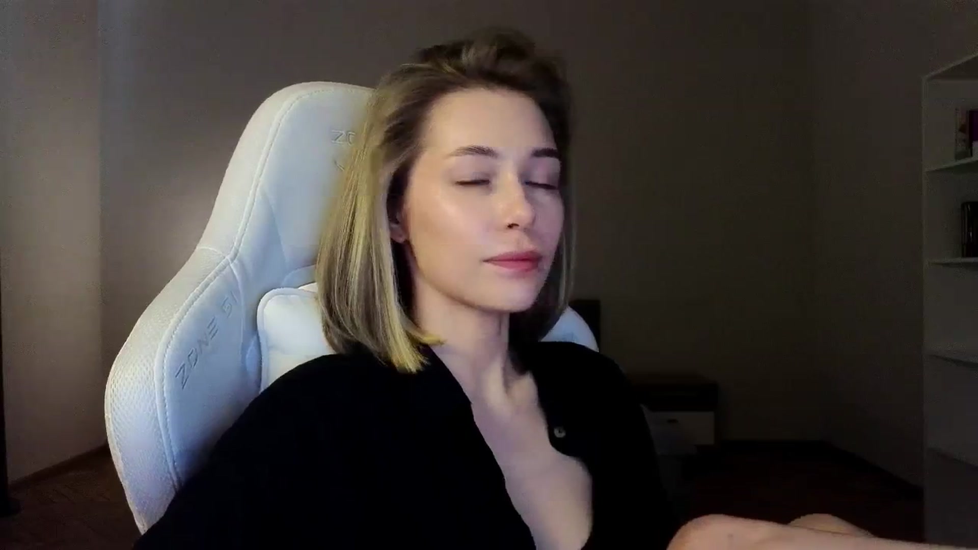 Gallery image thumbnail from KeepSpark's myfreecams stream on, 04/09/2025, 07:08 image 16 of 20