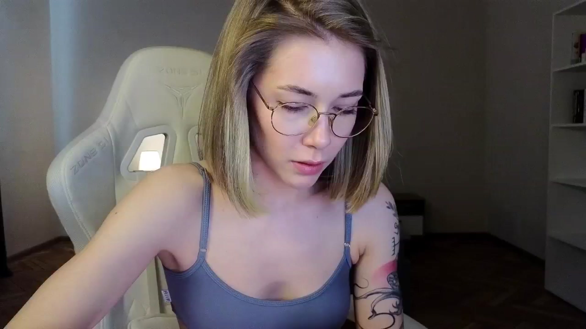 Gallery image thumbnail from KeepSpark's myfreecams stream on, 04/10/2025, 09:10 image 2 of 20