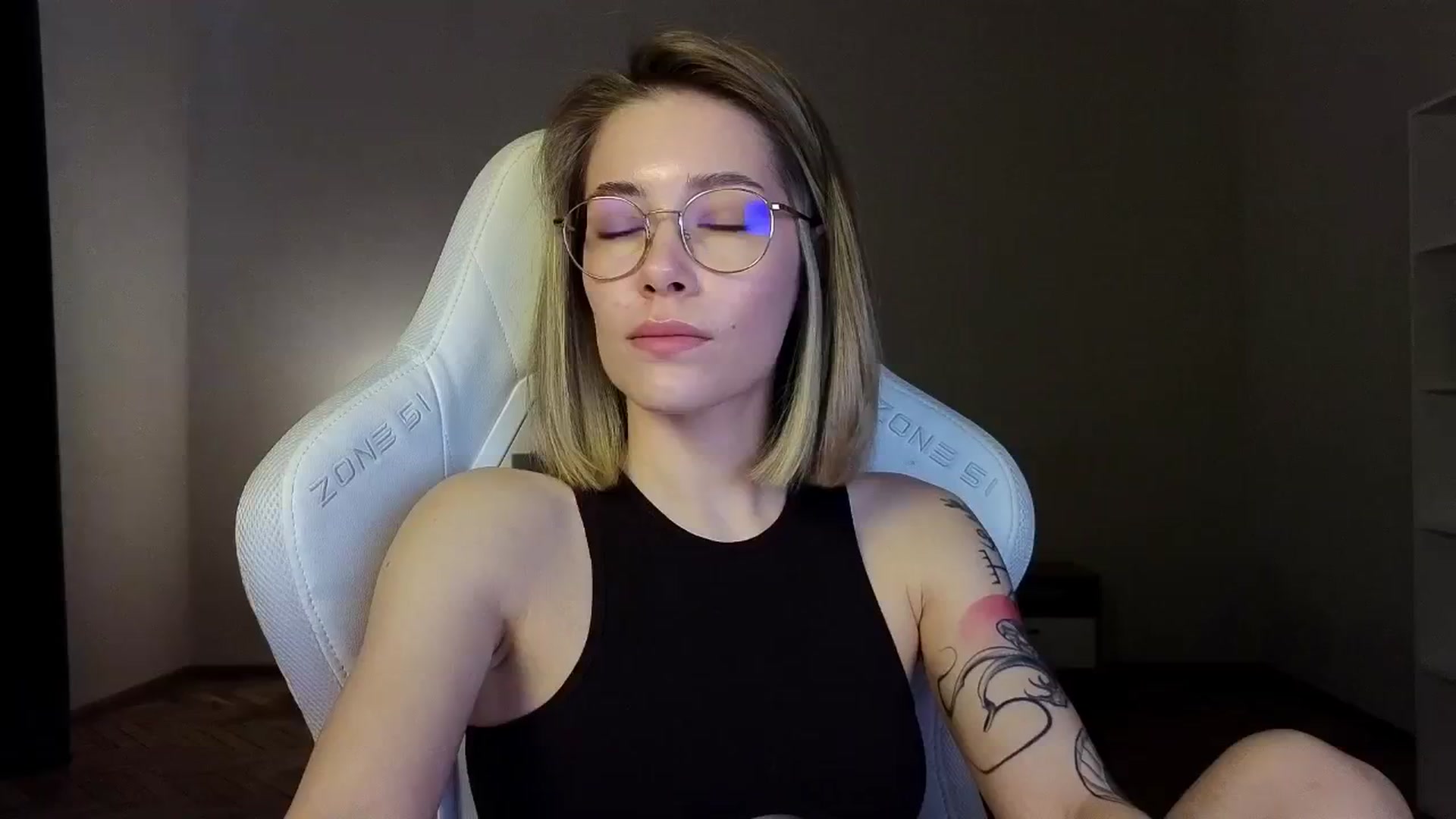 Gallery image thumbnail from KeepSpark's myfreecams stream on, 04/11/2025, 04:16 image 13 of 20