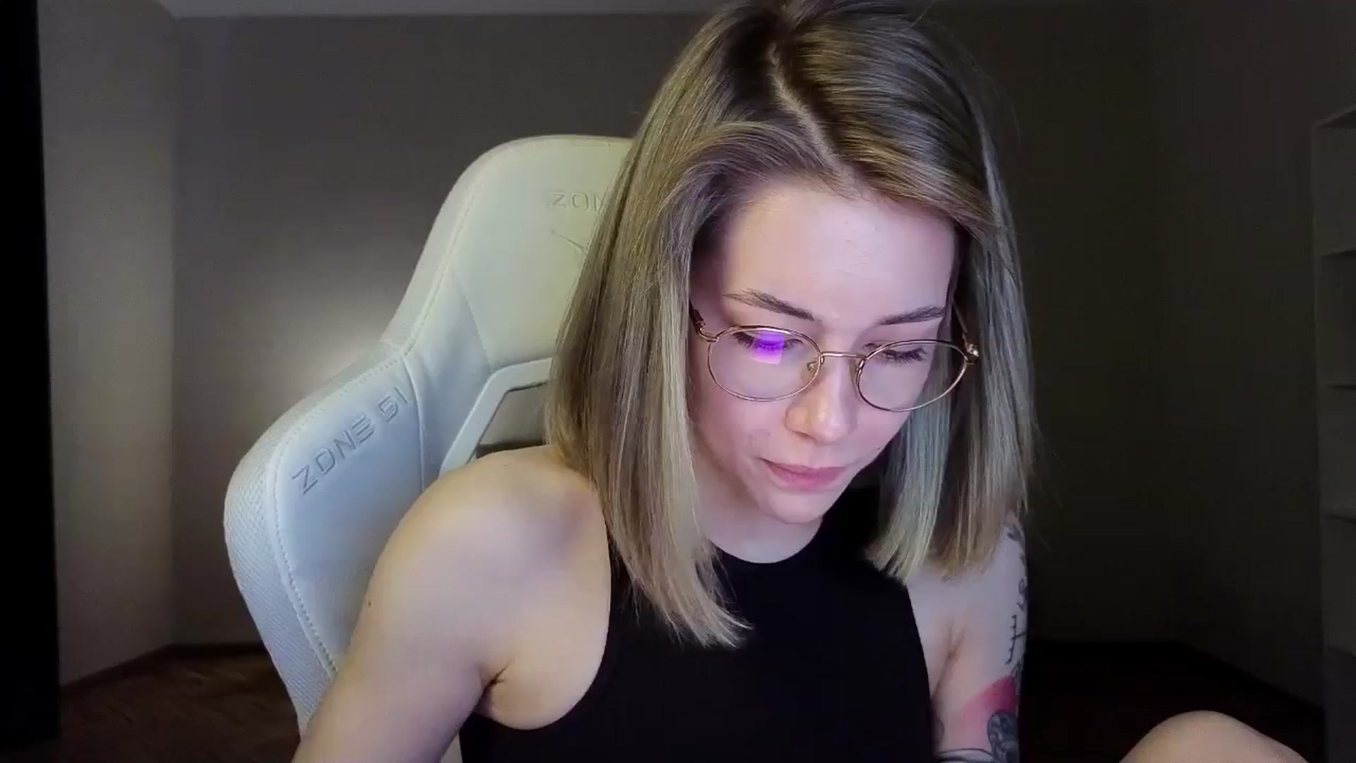 Gallery image thumbnail from KeepSpark's myfreecams stream on, 04/11/2025, 04:16 image 10 of 20