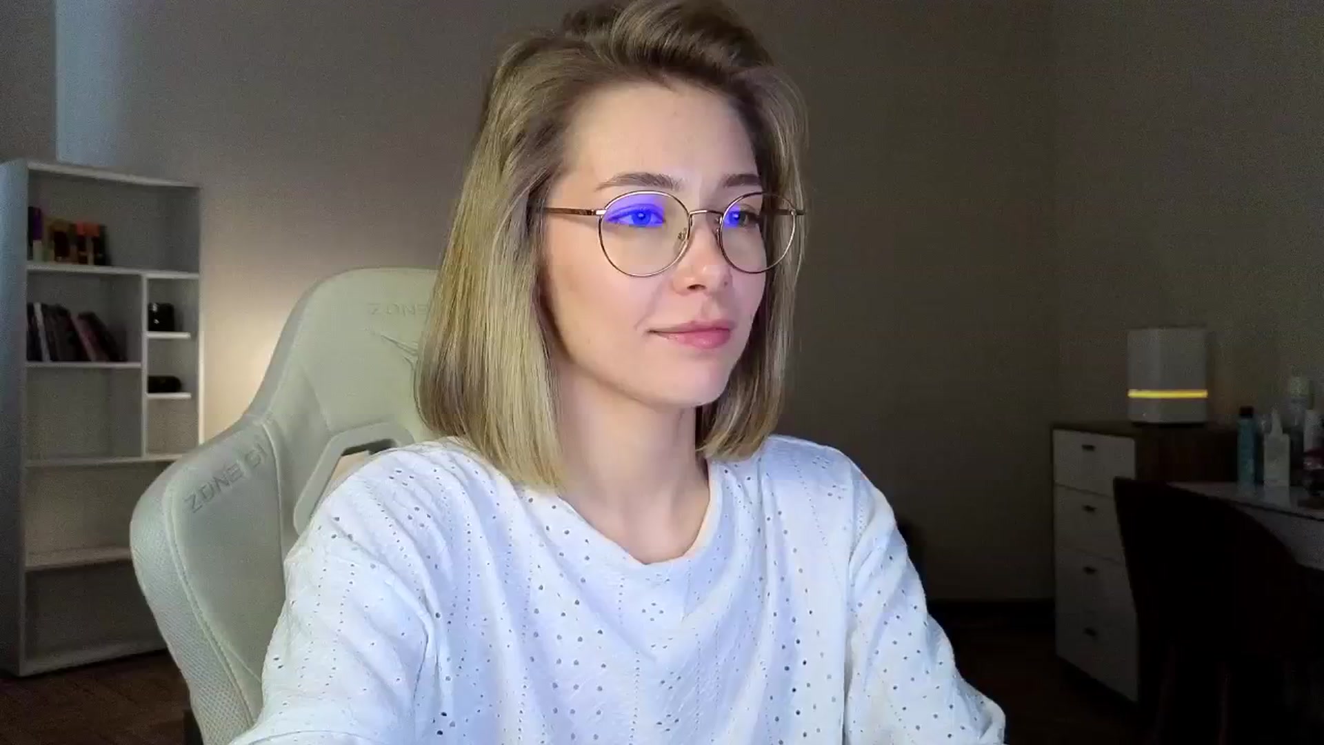 Gallery image thumbnail from KeepSpark's myfreecams stream on, 04/14/2025, 07:38 image 2 of 20