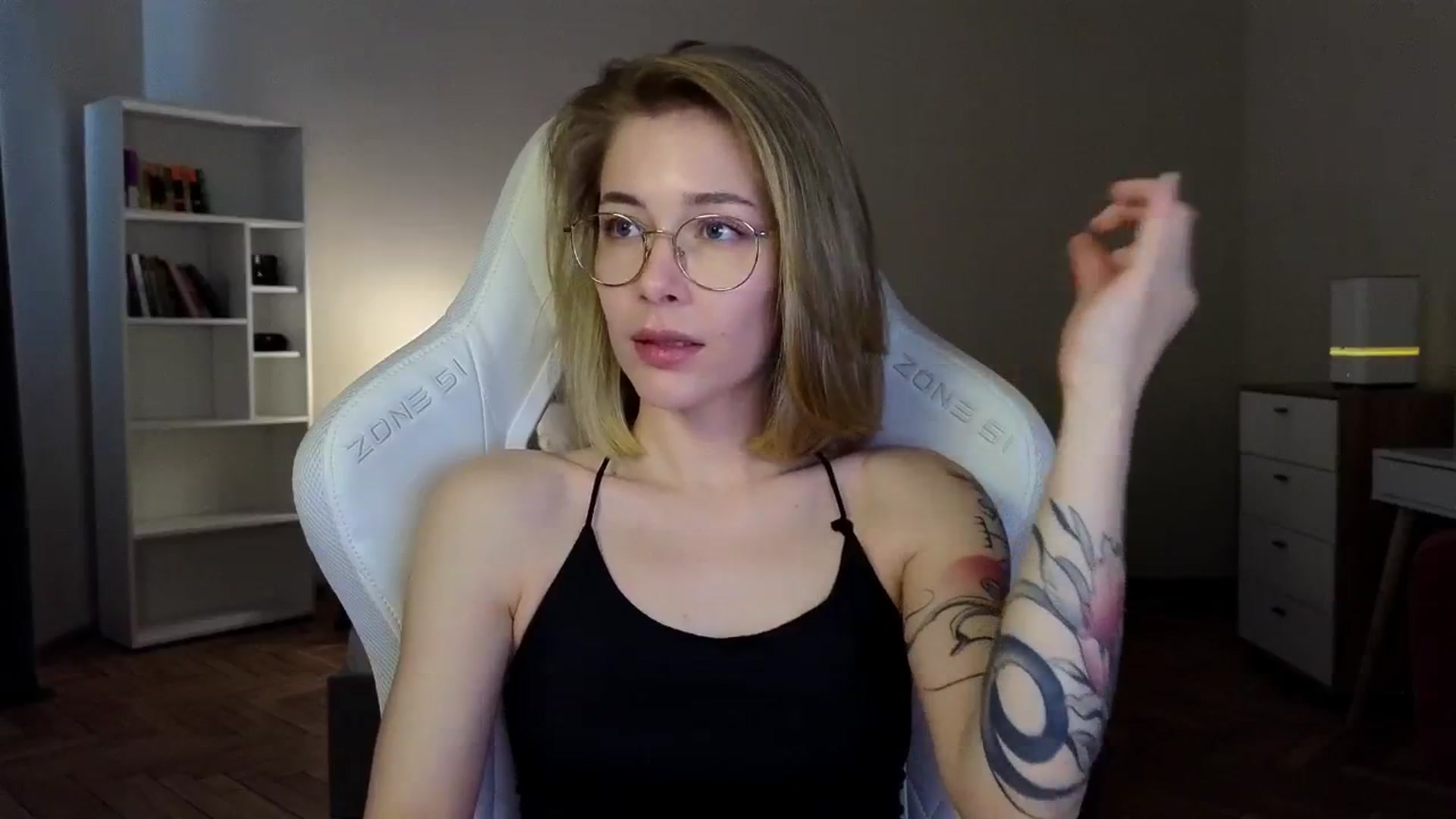 Gallery image thumbnail from KeepSpark's myfreecams stream on, 04/16/2025, 06:40 image 18 of 20