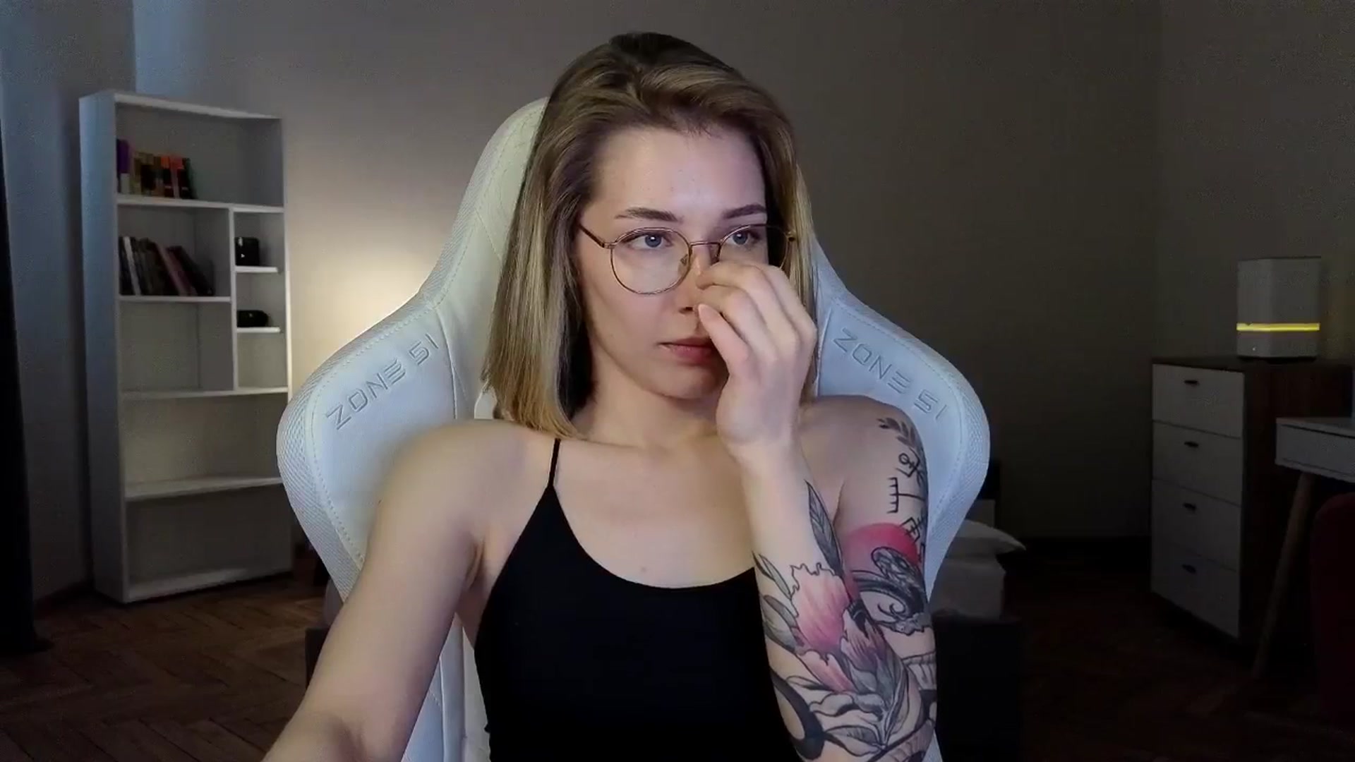 Gallery image thumbnail from KeepSpark's myfreecams stream on, 04/16/2025, 06:40 image 16 of 20