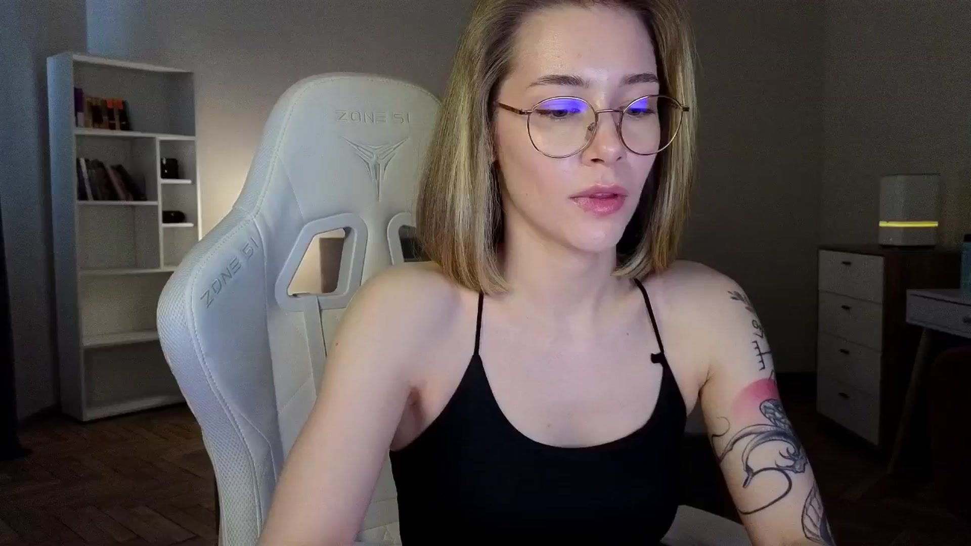 Gallery image thumbnail from KeepSpark's myfreecams stream on, 04/16/2025, 06:40 image 7 of 20