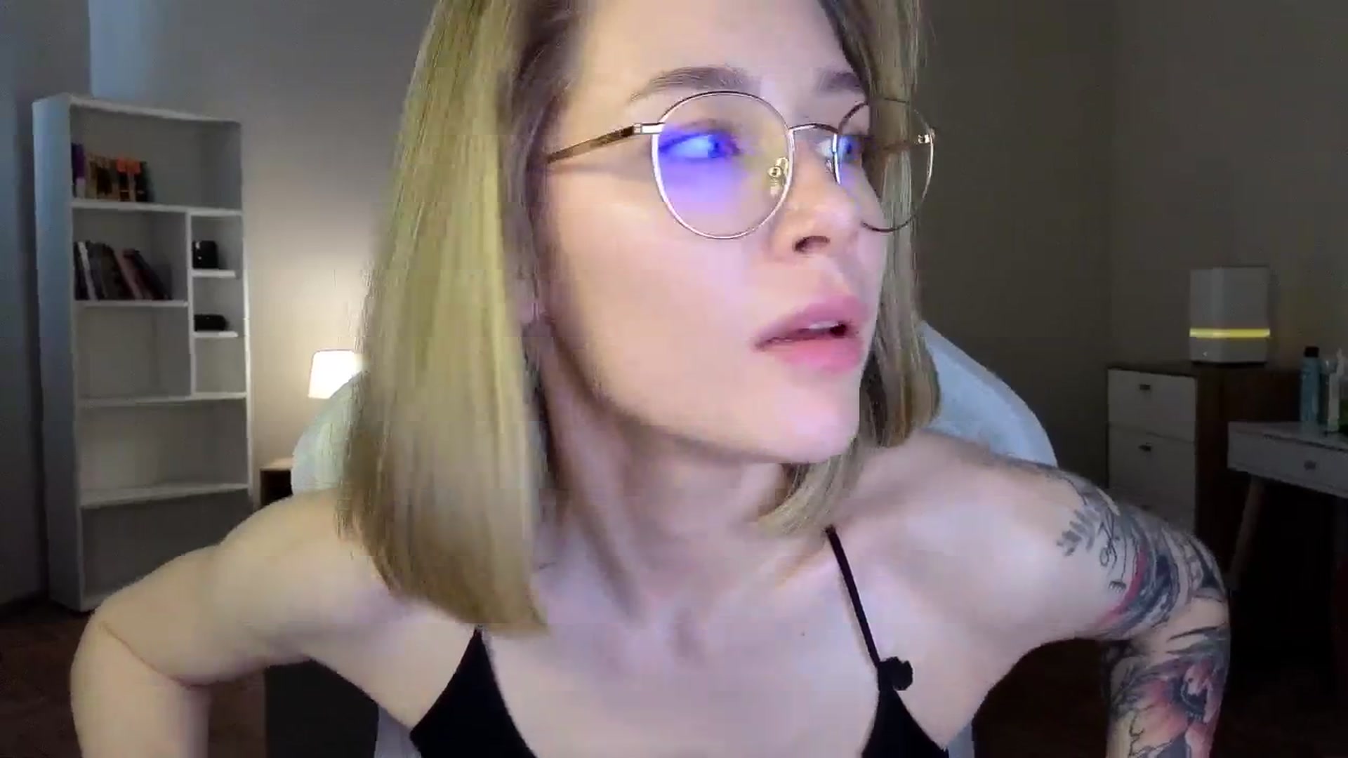 Gallery image thumbnail from KeepSpark's myfreecams stream on, 04/16/2025, 08:34 image 18 of 20