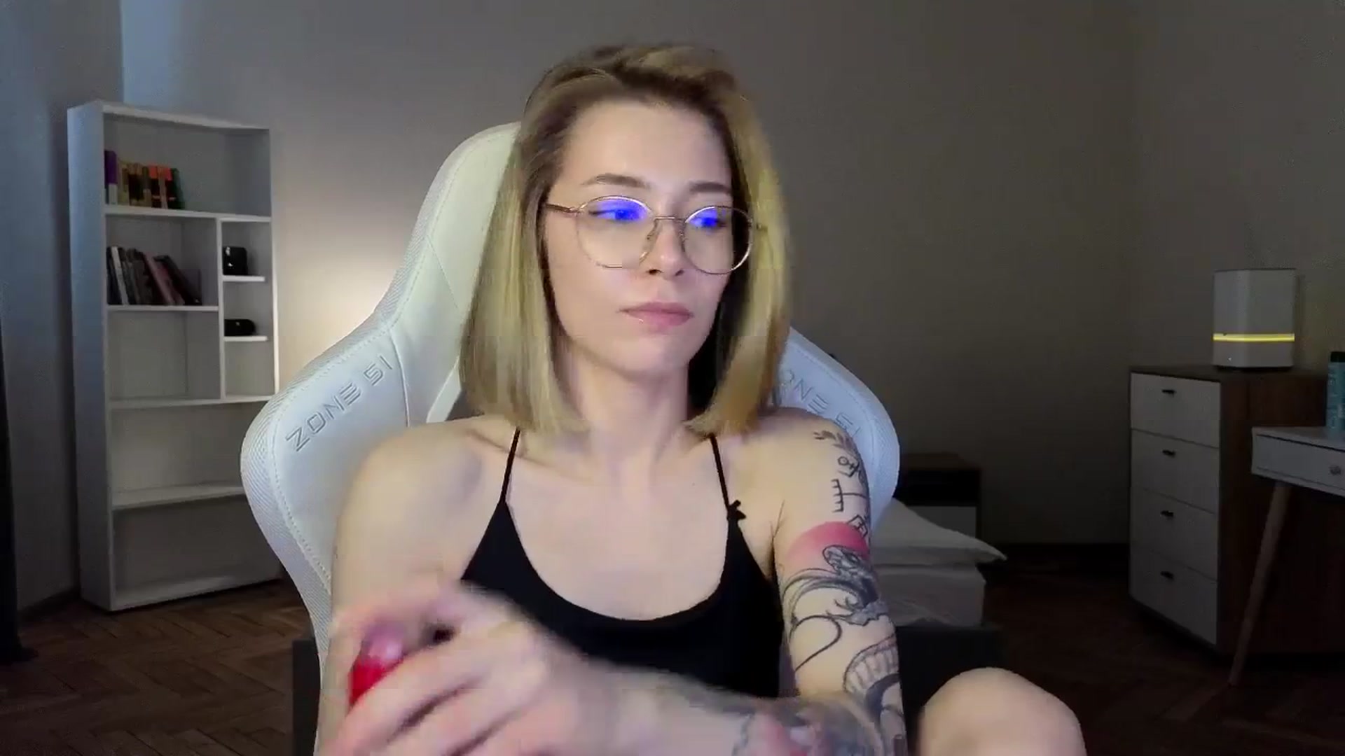 Gallery image thumbnail from KeepSpark's myfreecams stream on, 04/16/2025, 08:34 image 7 of 20