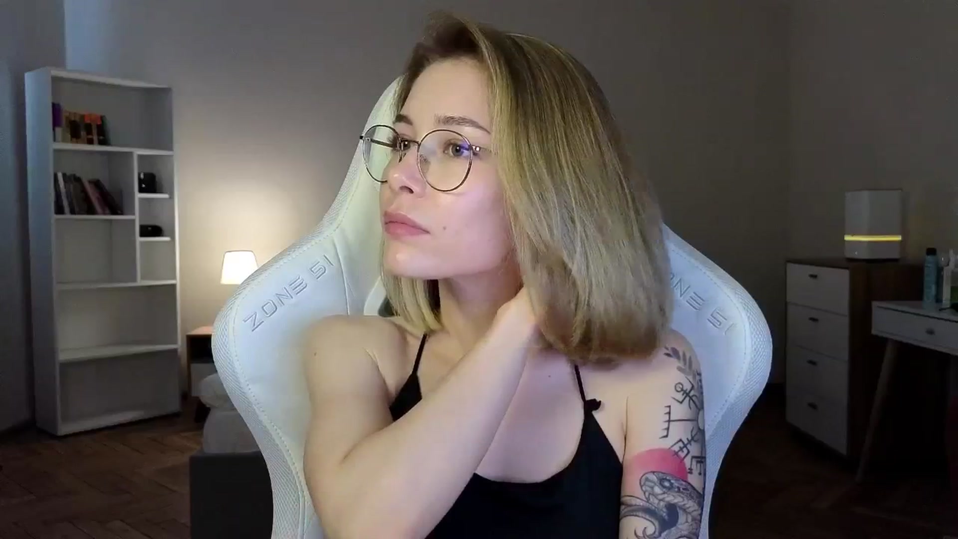 Gallery image thumbnail from KeepSpark's myfreecams stream on, 04/16/2025, 08:34 image 16 of 20