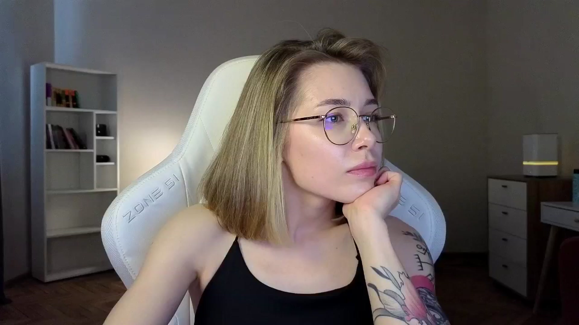 Gallery image thumbnail from KeepSpark's myfreecams stream on, 04/16/2025, 08:34 image 1 of 20