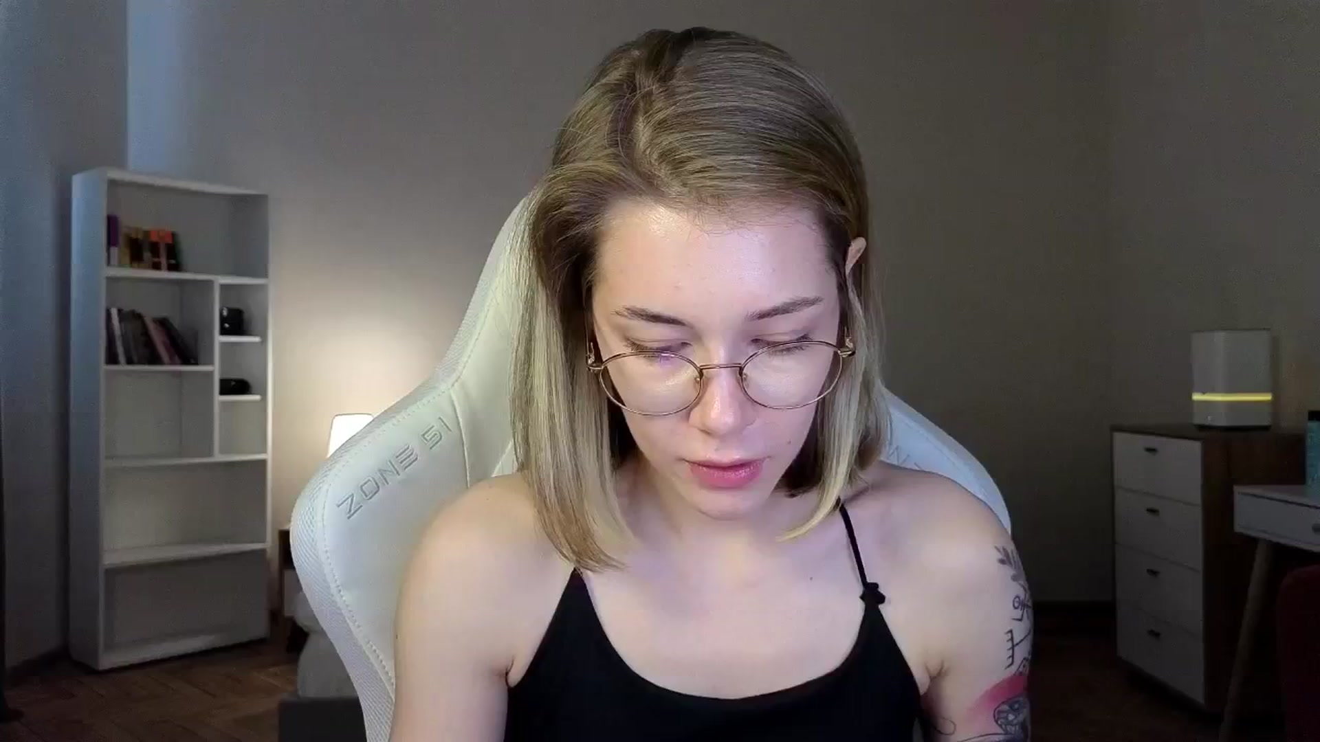 Gallery image thumbnail from KeepSpark's myfreecams stream on, 04/16/2025, 08:34 image 2 of 20