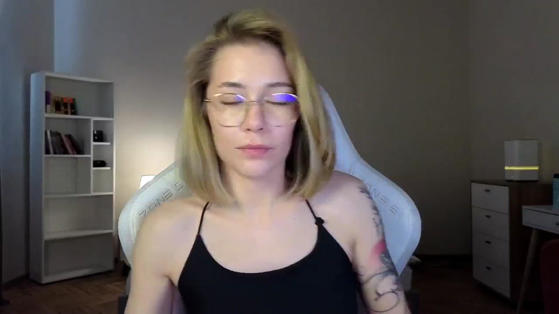 Gallery image thumbnail from KeepSpark's myfreecams stream on, 04/16/2025, 08:34 image 3 of 20