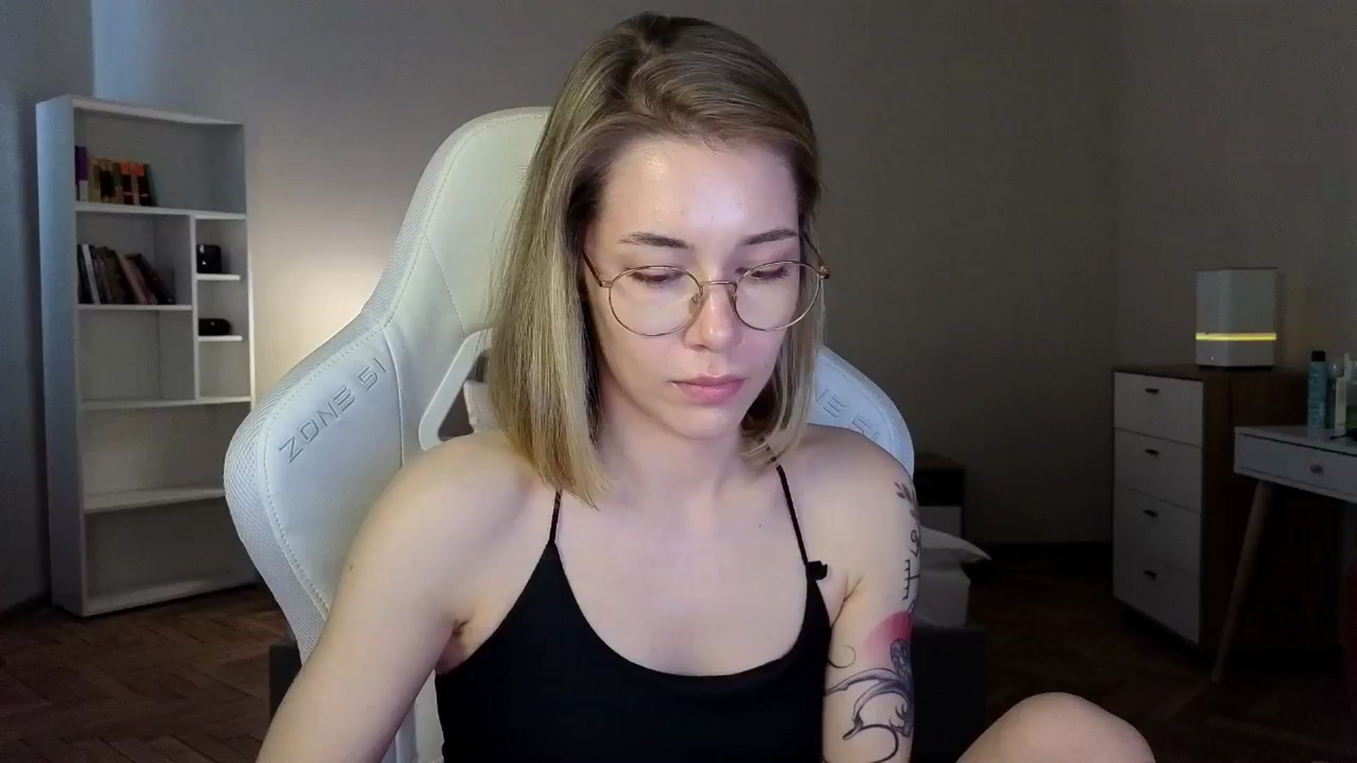Gallery image thumbnail from KeepSpark's myfreecams stream on, 04/16/2025, 09:19 image 5 of 20