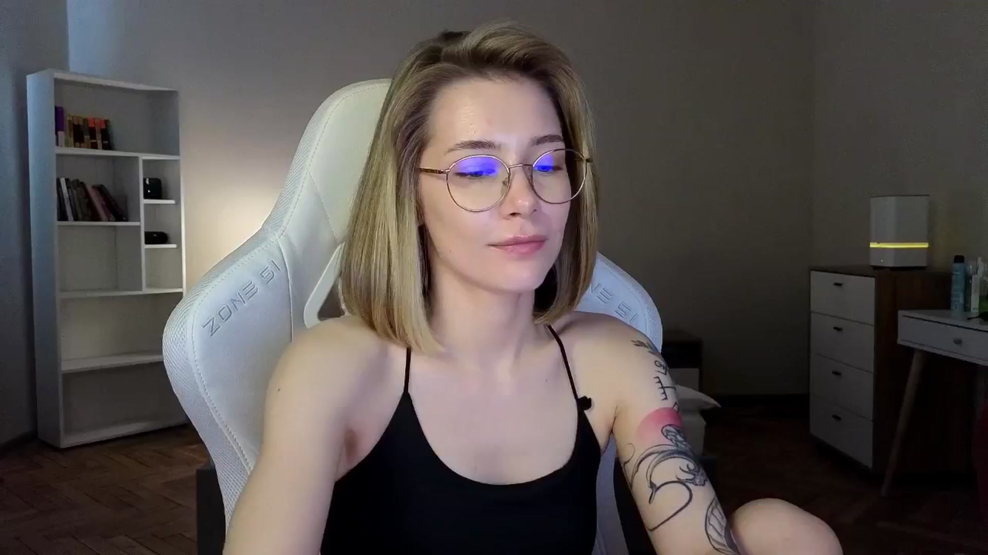 Gallery image thumbnail from KeepSpark's myfreecams stream on, 04/16/2025, 09:19 image 3 of 20