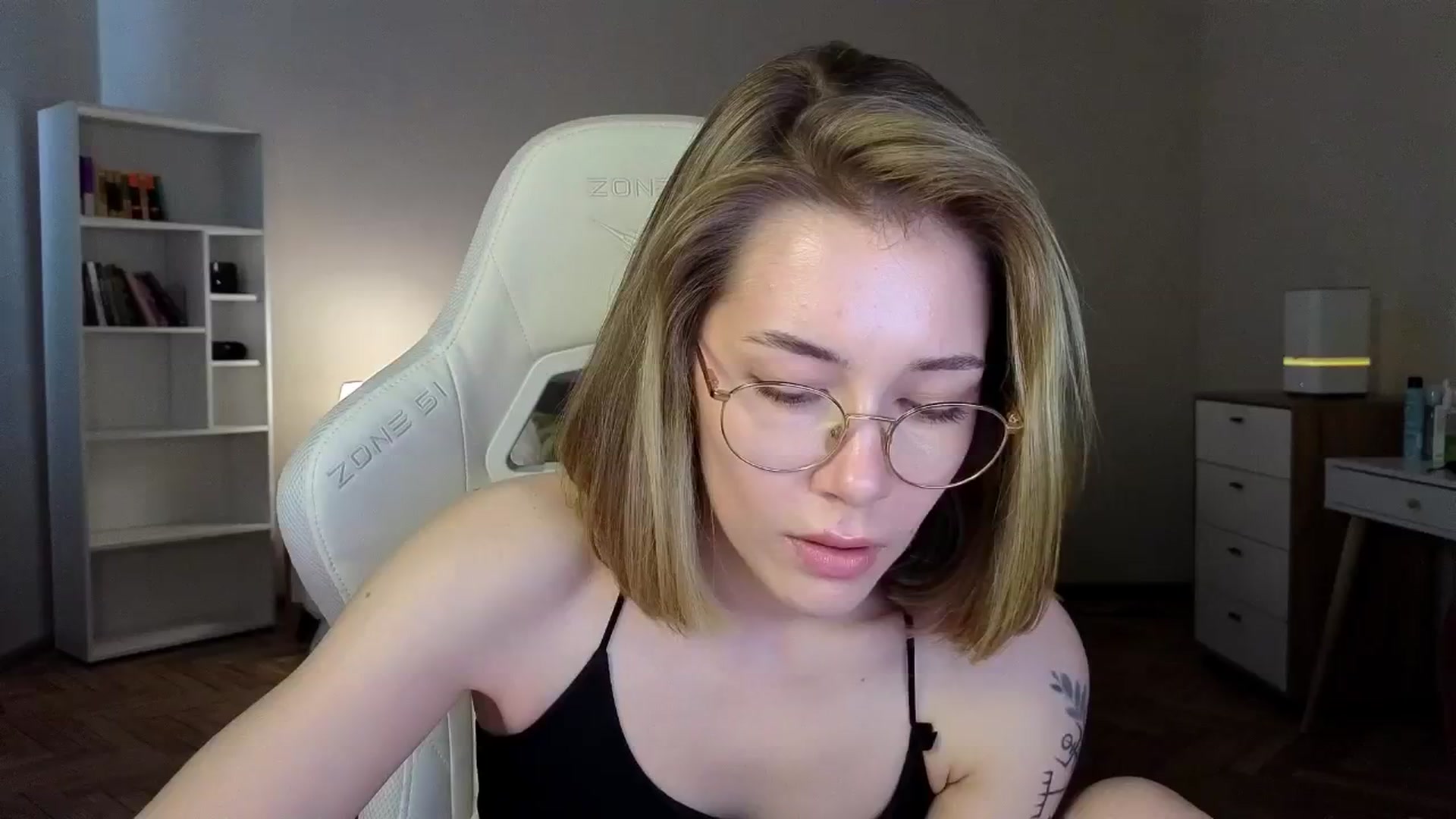 Gallery image thumbnail from KeepSpark's myfreecams stream on, 04/16/2025, 09:19 image 4 of 20