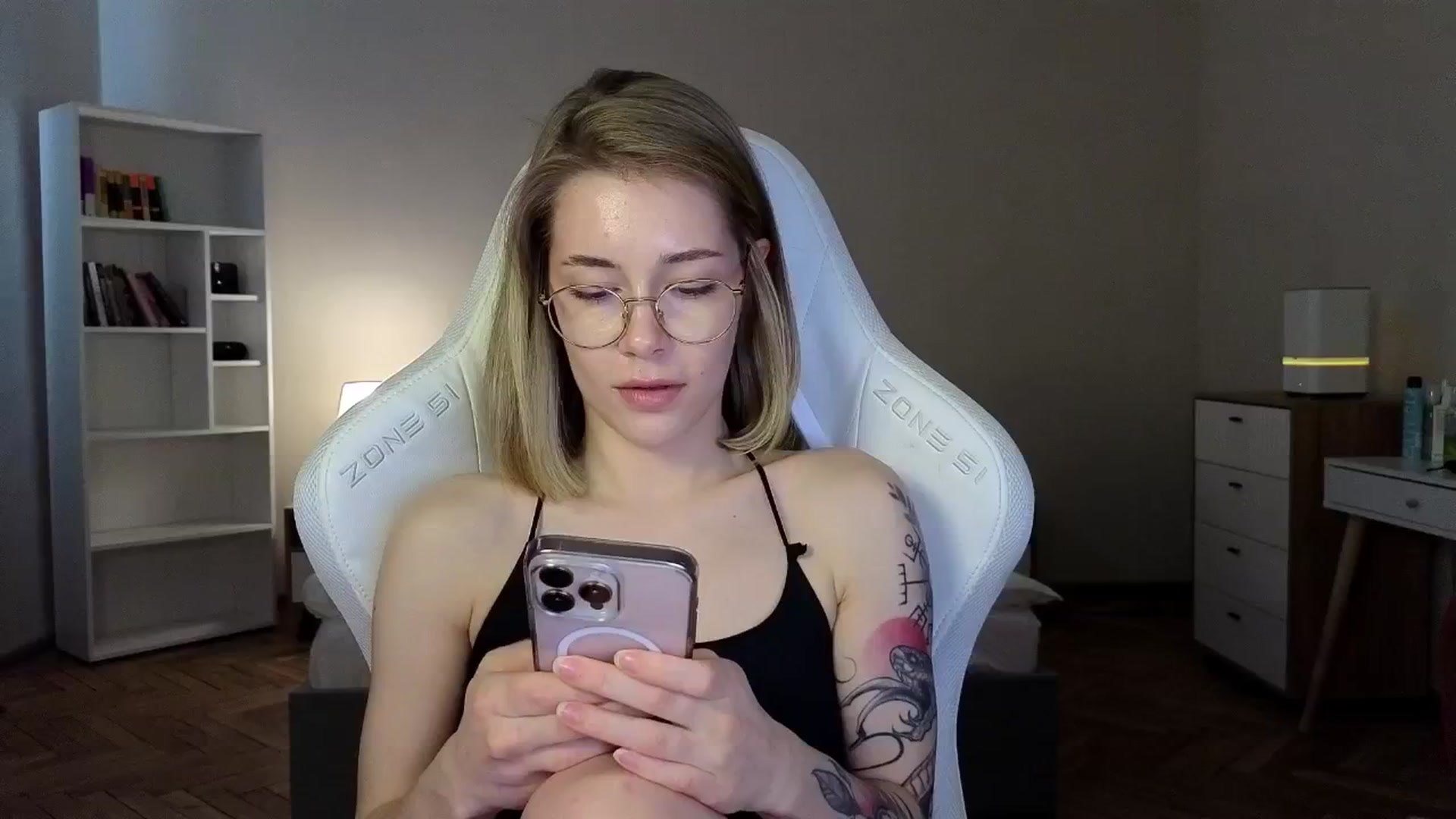 Gallery image thumbnail from KeepSpark's myfreecams stream on, 04/16/2025, 09:19 image 7 of 20
