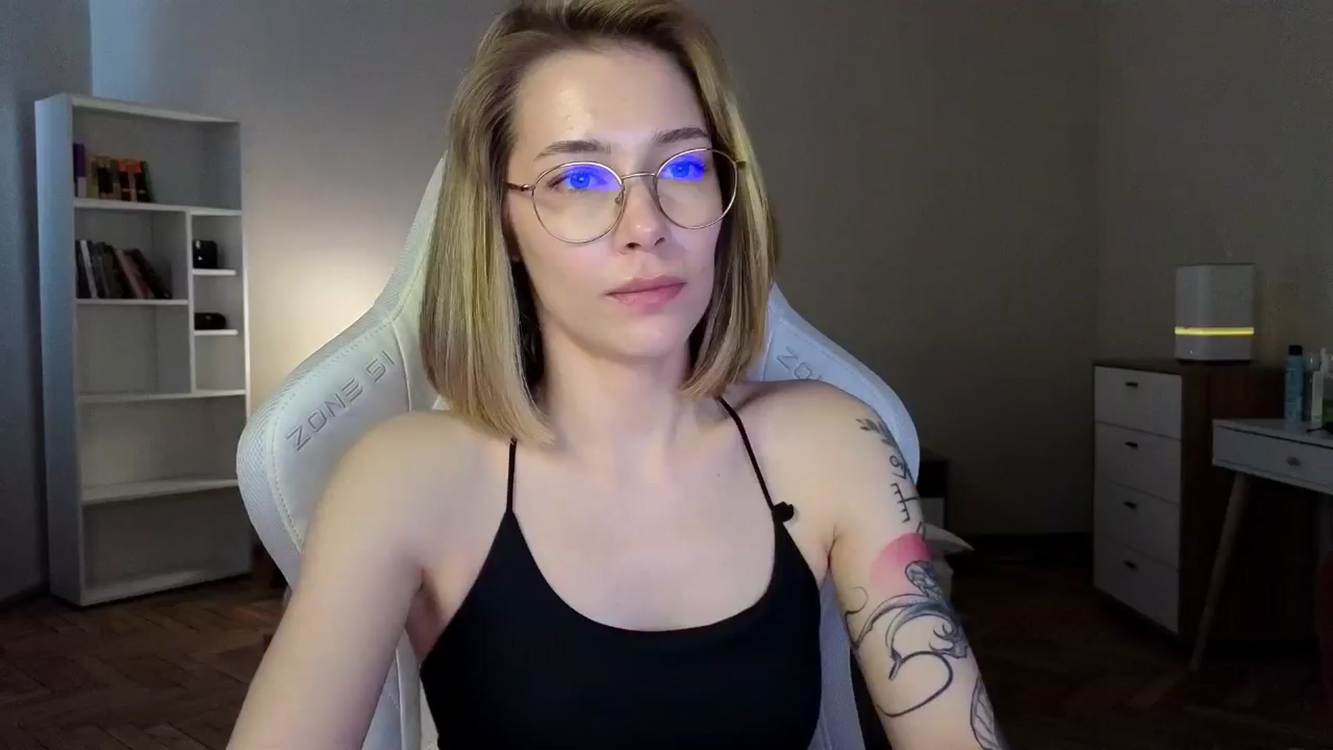 Gallery image thumbnail from KeepSpark's myfreecams stream on, 04/16/2025, 09:19 image 10 of 20