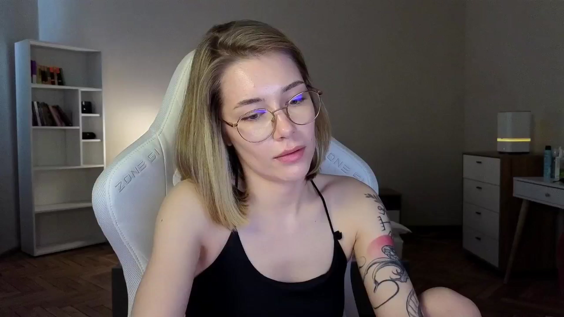 Gallery image thumbnail from KeepSpark's myfreecams stream on, 04/16/2025, 09:19 image 6 of 20