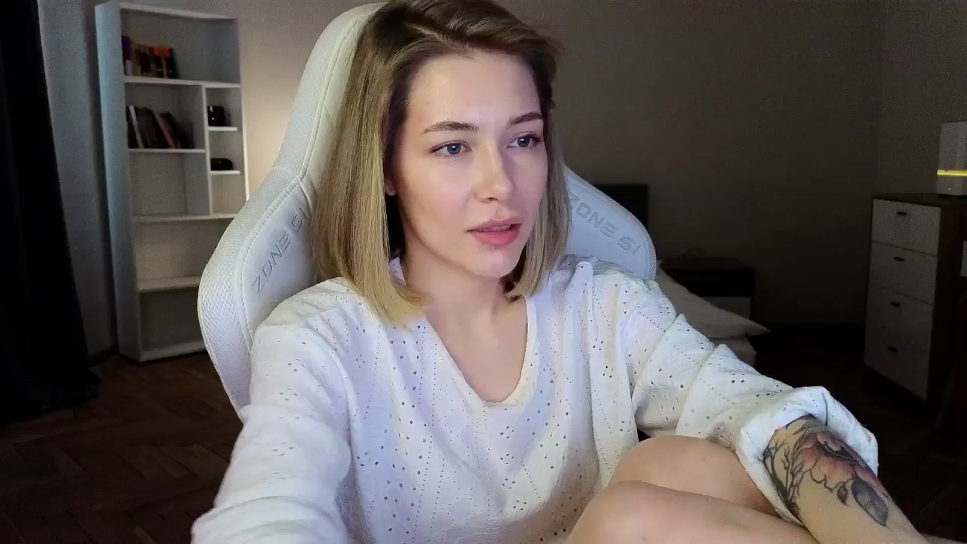 Gallery image thumbnail from KeepSpark's myfreecams stream on, 04/17/2025, 06:17 image 18 of 20