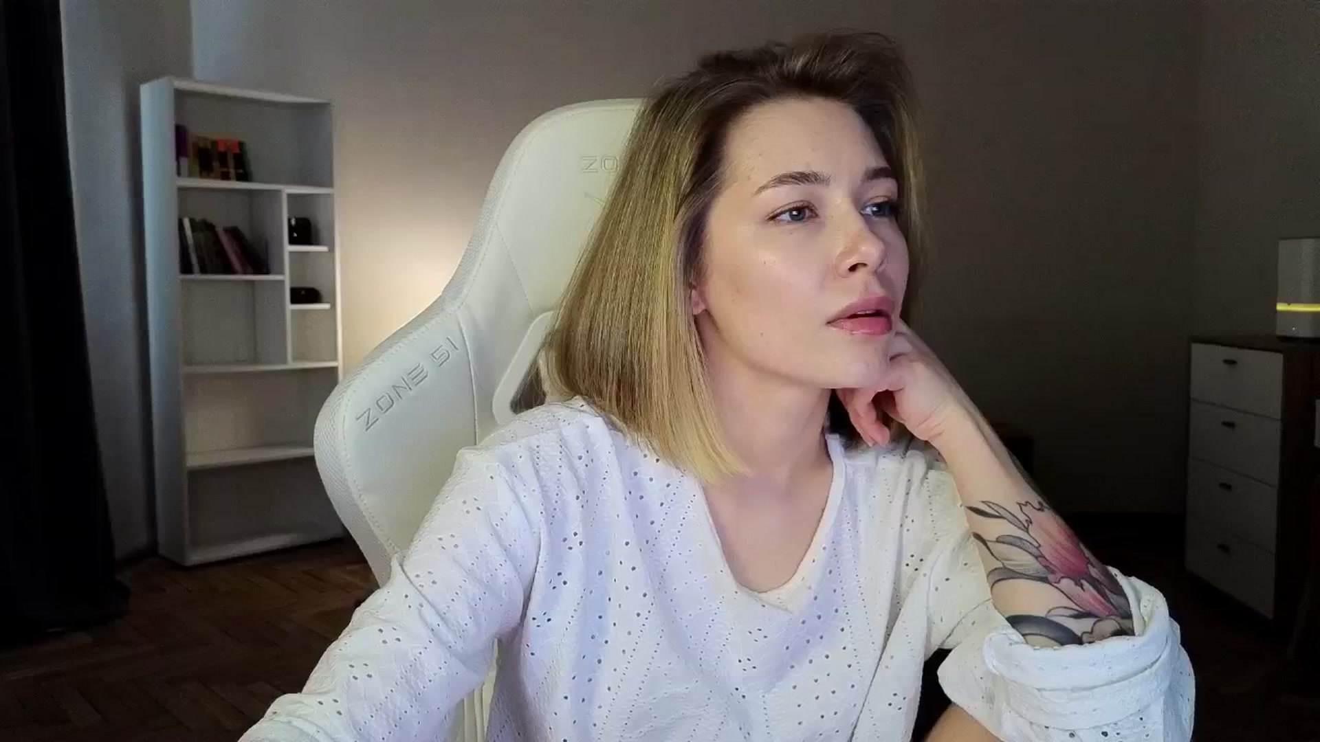 Gallery image thumbnail from KeepSpark's myfreecams stream on, 04/17/2025, 07:08 image 2 of 20