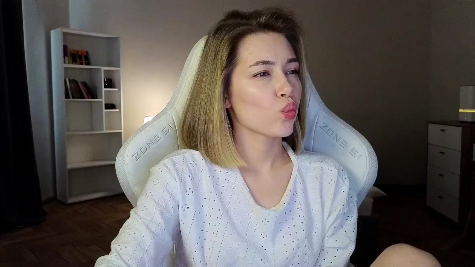 Gallery image thumbnail from KeepSpark's myfreecams stream on, 04/17/2025, 07:08 image 11 of 20