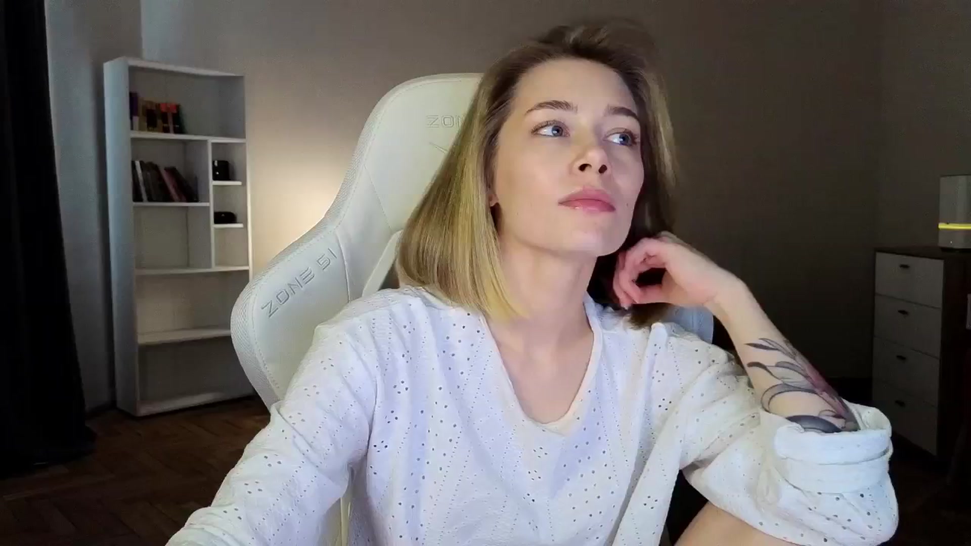 Gallery image thumbnail from KeepSpark's myfreecams stream on, 04/17/2025, 07:08 image 1 of 20