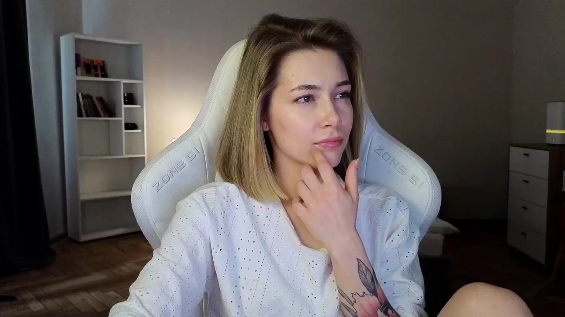 Gallery image thumbnail from KeepSpark's myfreecams stream on, 04/17/2025, 07:08 image 16 of 20