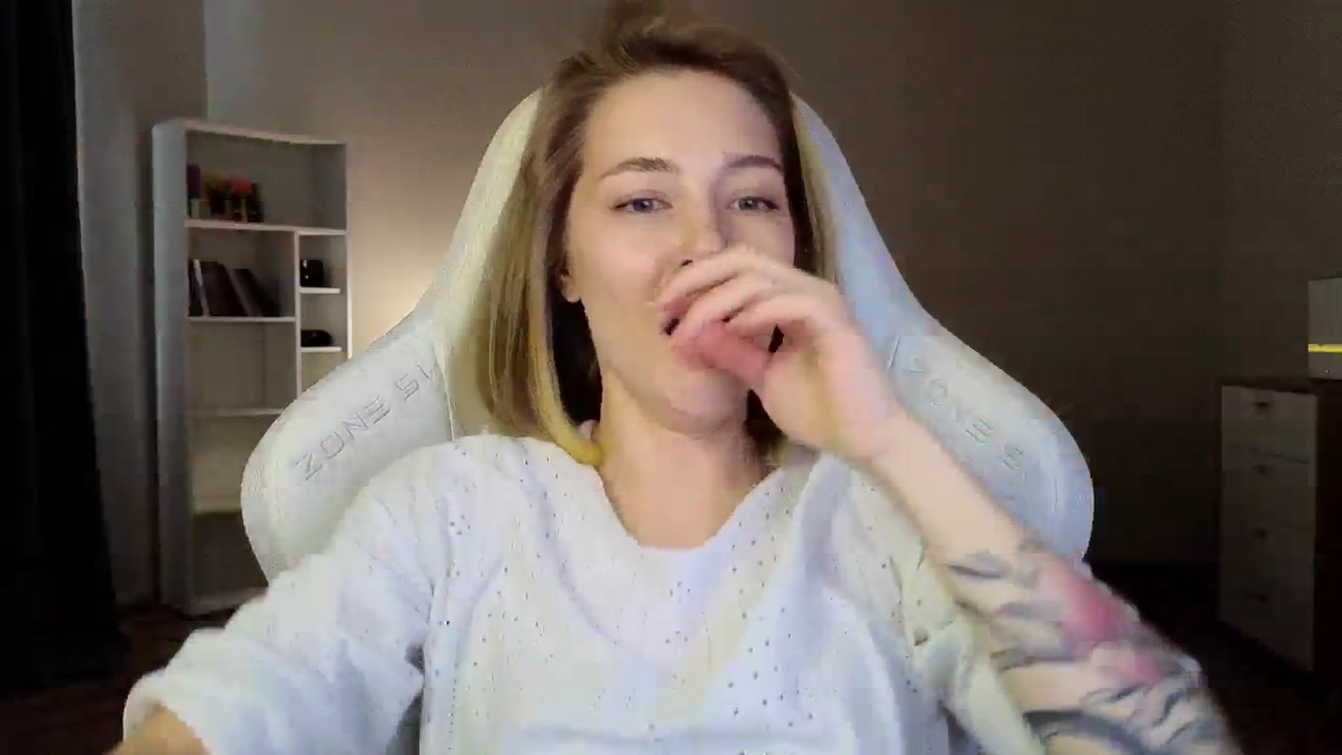 Gallery image thumbnail from KeepSpark's myfreecams stream on, 04/17/2025, 09:17 image 13 of 20