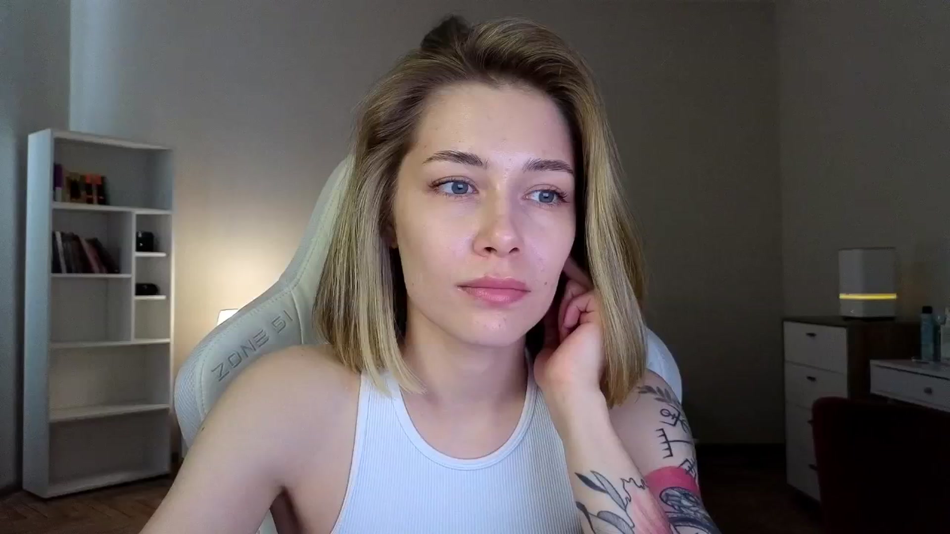 Gallery image thumbnail from KeepSpark's myfreecams stream on, 04/18/2025, 08:37 image 13 of 20