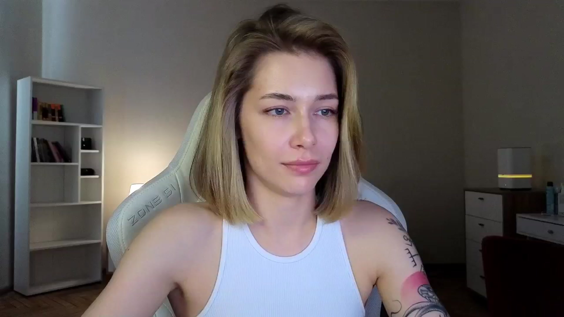Gallery image thumbnail from KeepSpark's myfreecams stream on, 04/18/2025, 08:37 image 12 of 20