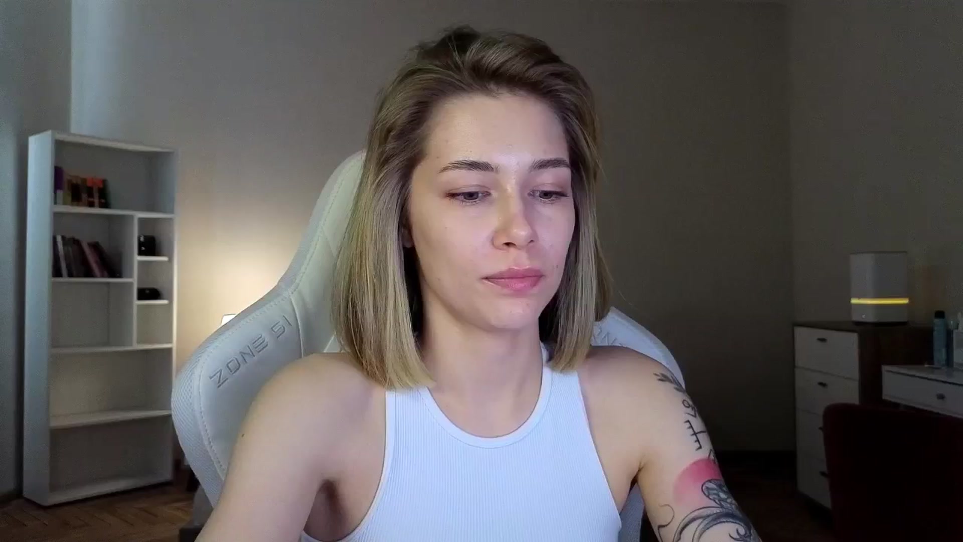 Gallery image thumbnail from KeepSpark's myfreecams stream on, 04/18/2025, 08:37 image 9 of 20