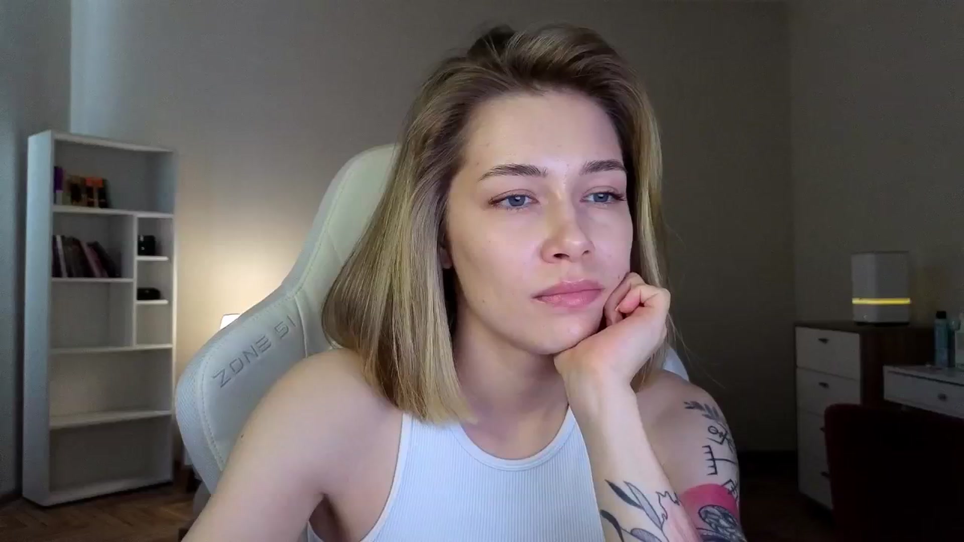 Gallery image thumbnail from KeepSpark's myfreecams stream on, 04/18/2025, 08:37 image 11 of 20