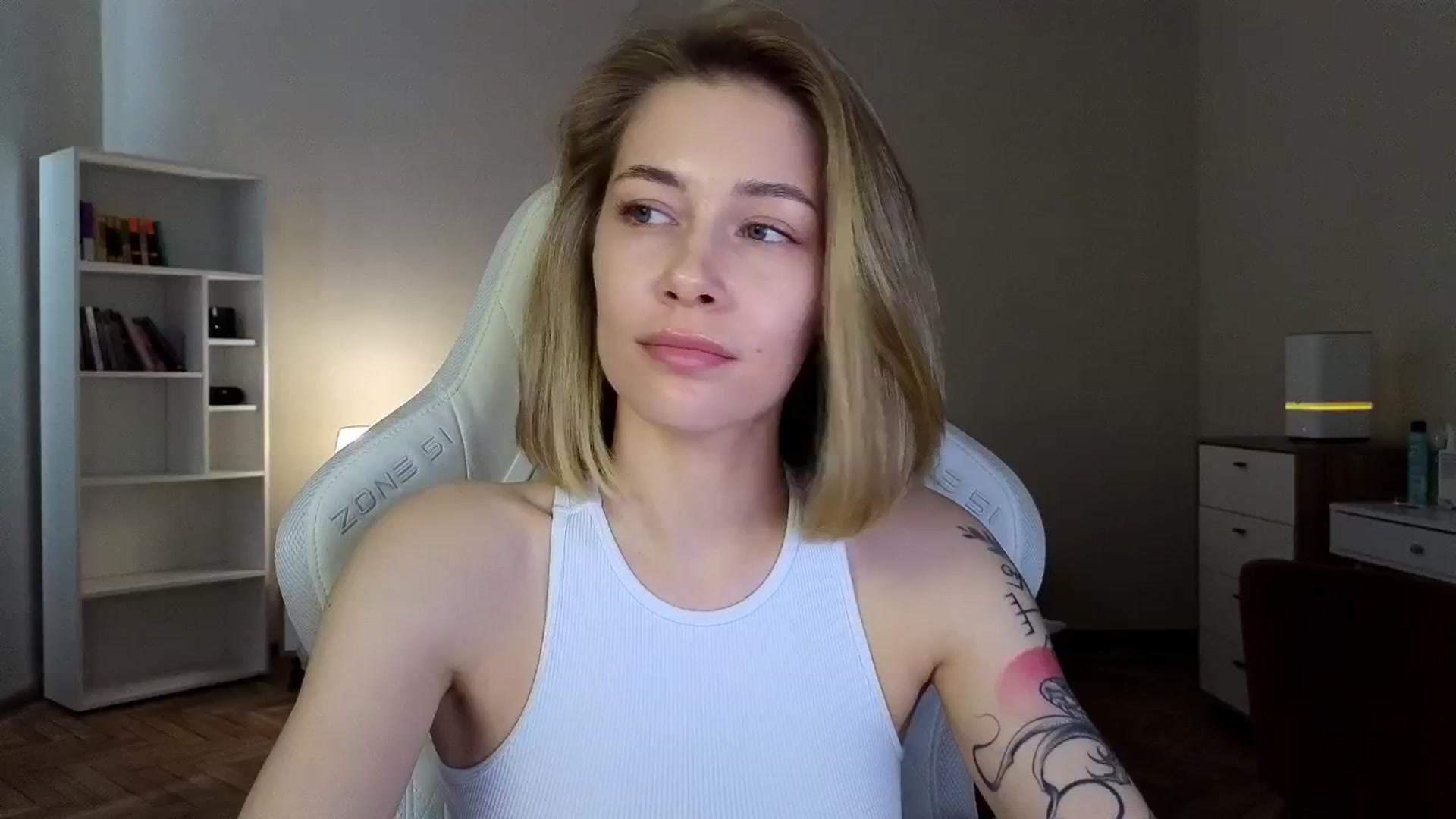 Gallery image thumbnail from KeepSpark's myfreecams stream on, 04/18/2025, 08:37 image 14 of 20