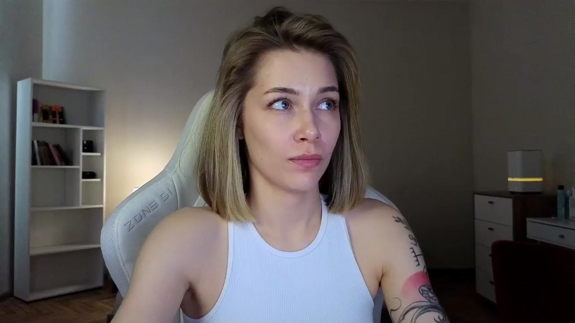 Gallery image thumbnail from KeepSpark's myfreecams stream on, 04/18/2025, 08:37 image 7 of 20