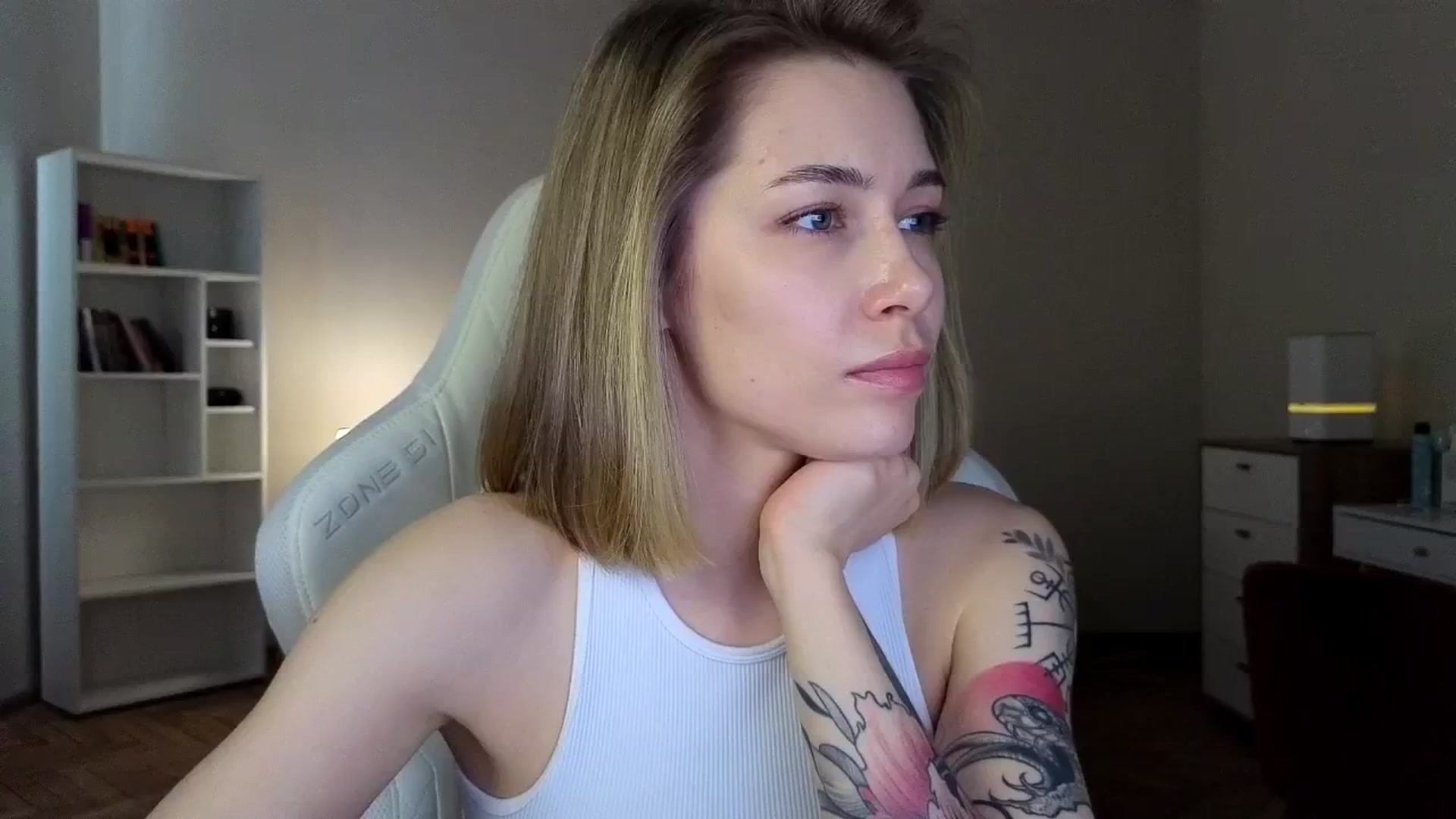 Gallery image thumbnail from KeepSpark's myfreecams stream on, 04/18/2025, 08:37 image 4 of 20