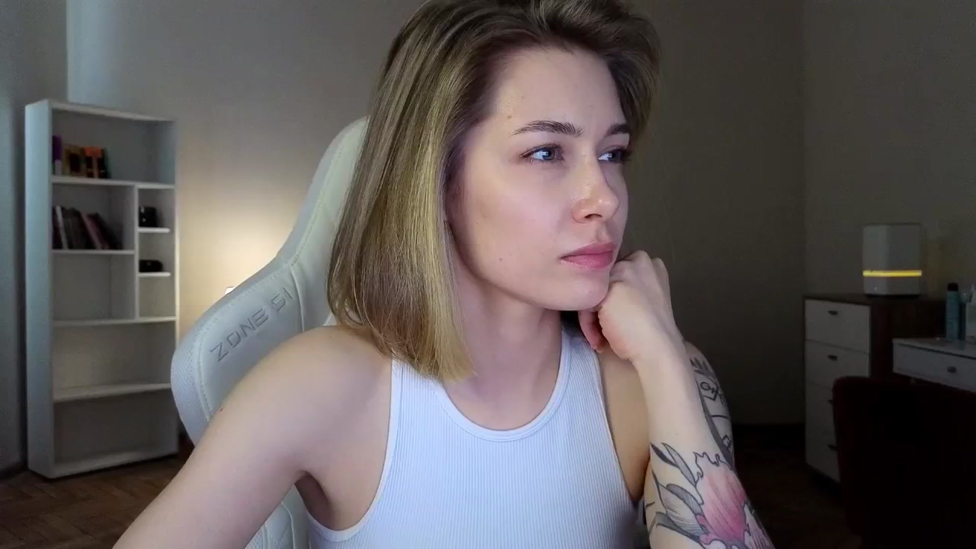 Gallery image thumbnail from KeepSpark's myfreecams stream on, 04/18/2025, 08:37 image 5 of 20