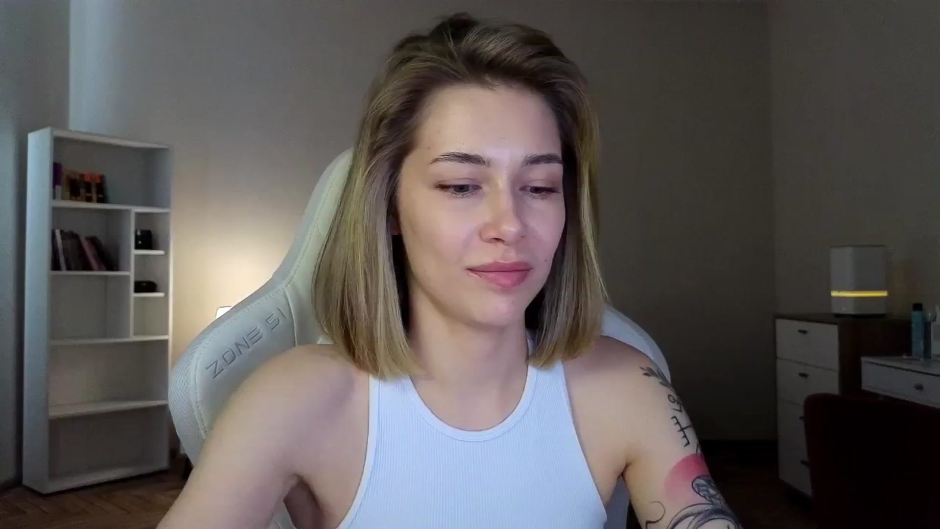 Gallery image thumbnail from KeepSpark's myfreecams stream on, 04/18/2025, 08:37 image 10 of 20