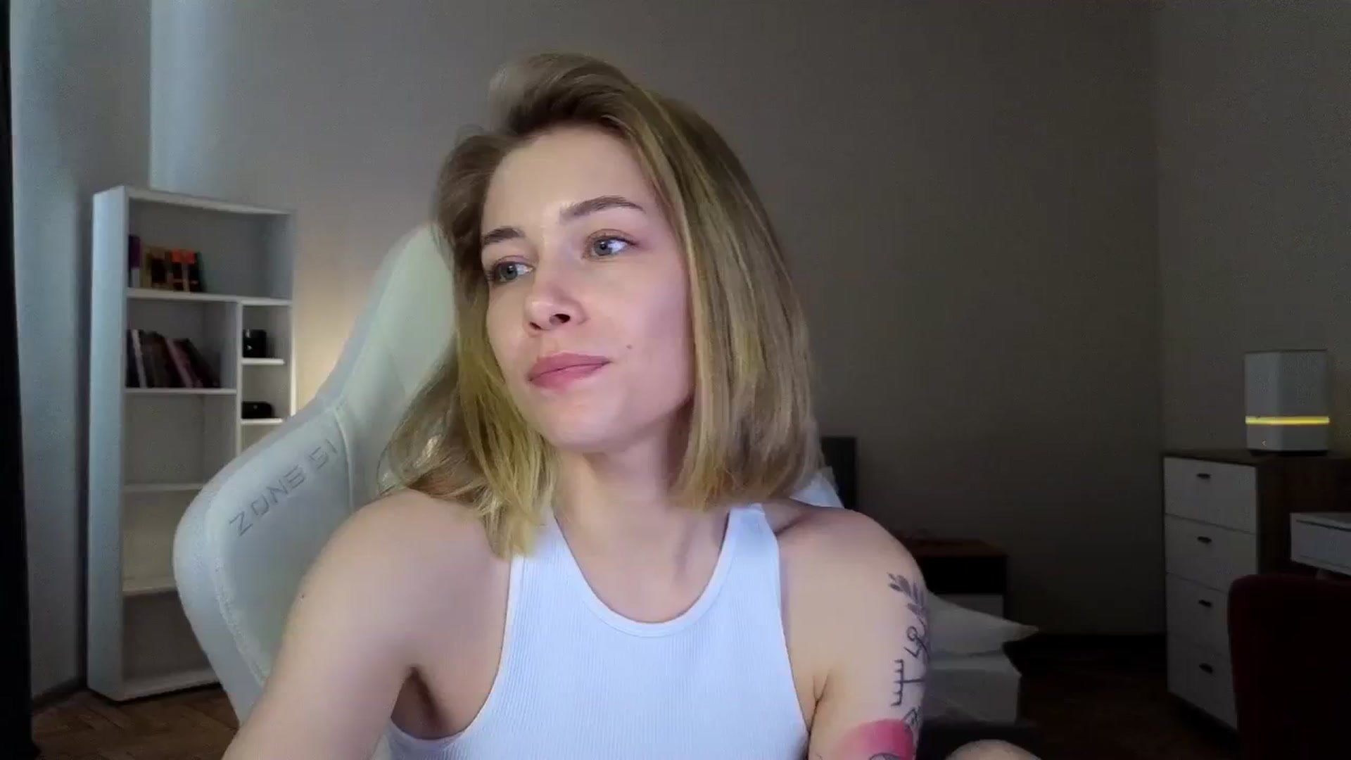 Gallery image thumbnail from KeepSpark's myfreecams stream on, 04/18/2025, 08:59 image 2 of 20