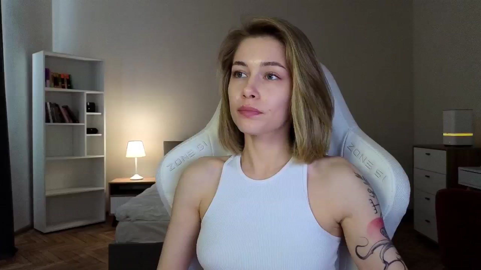 Gallery image thumbnail from KeepSpark's myfreecams stream on, 04/18/2025, 08:59 image 17 of 20