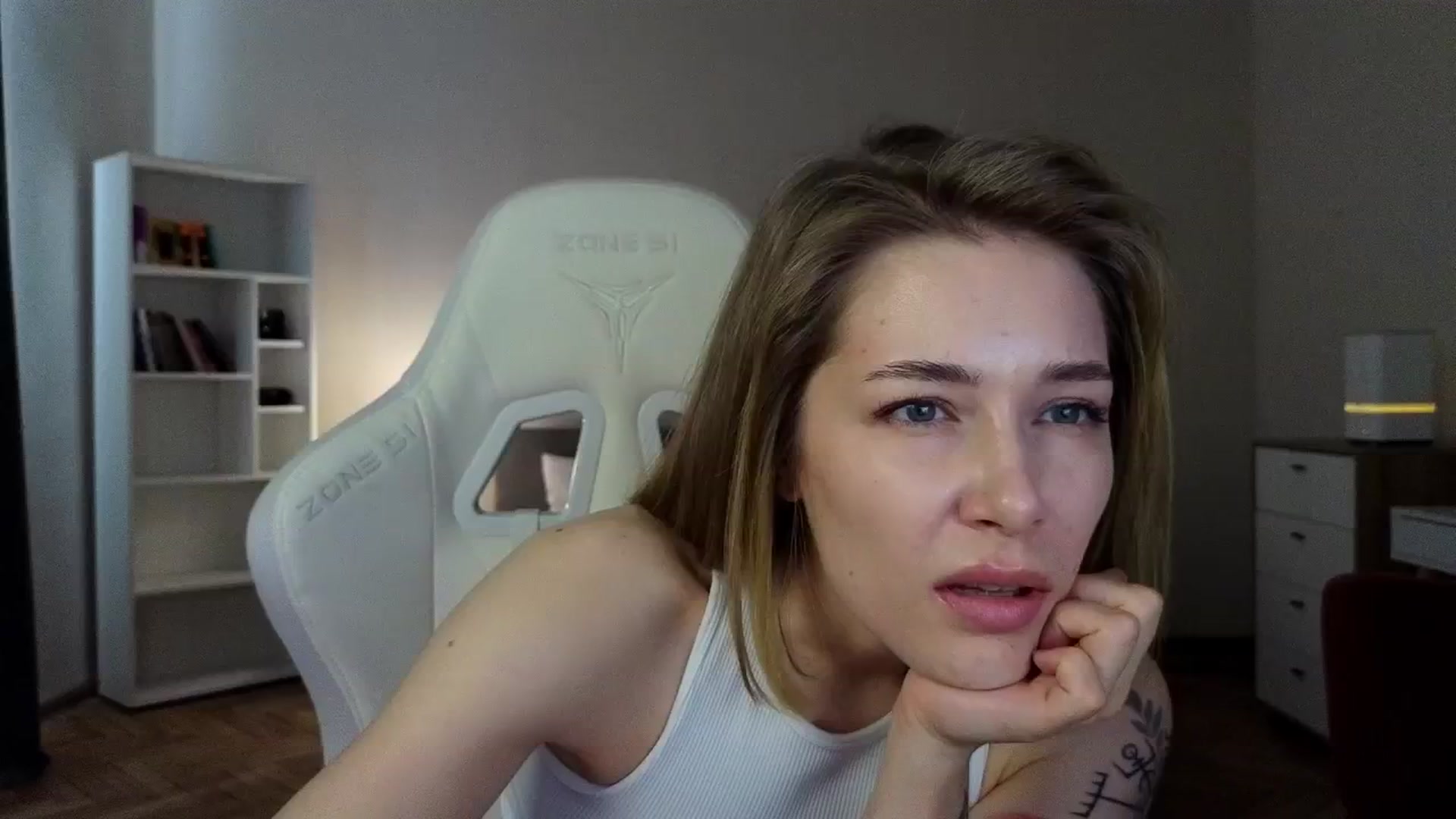 Gallery image thumbnail from KeepSpark's myfreecams stream on, 04/18/2025, 08:59 image 11 of 20